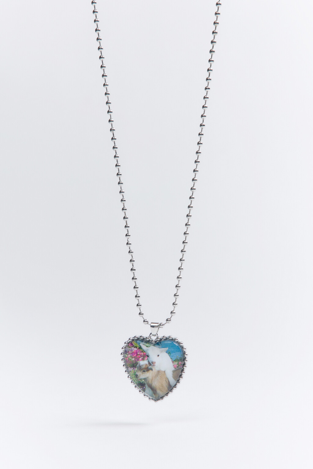 Цепочка на шею с подвеской-сердцем и рисунком - цвет серый - 3