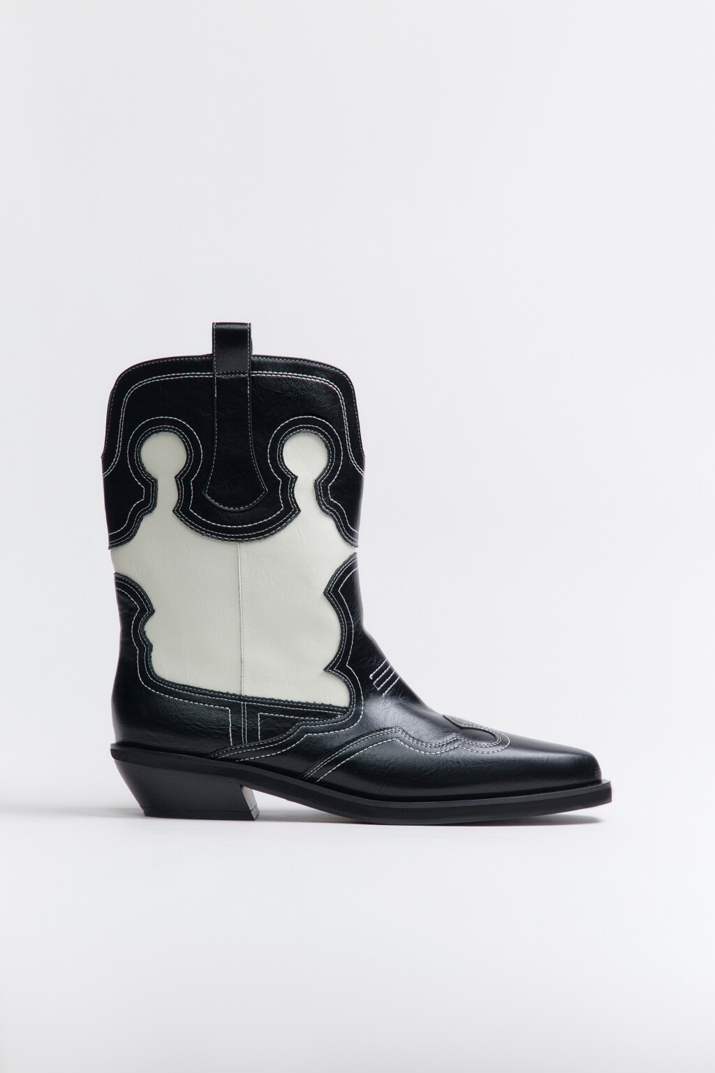 Полусапоги-казаки с вышитым узором - цвет черный - 2