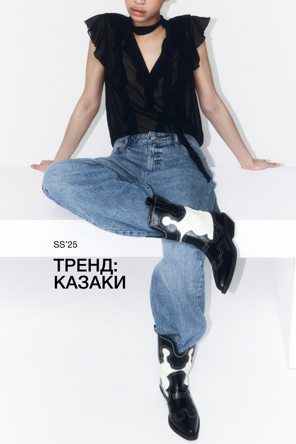 Полусапоги-казаки с вышитым узором - цвет черный - 1