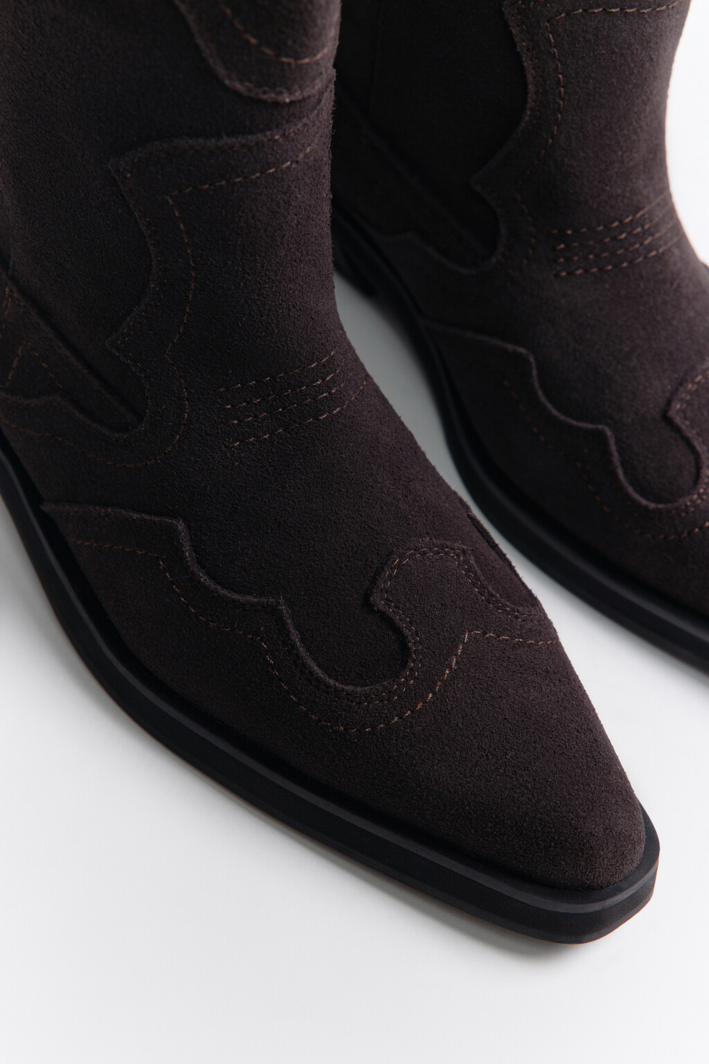 Полусапоги-казаки замшевые с вышивкой - цвет коричневый - 9