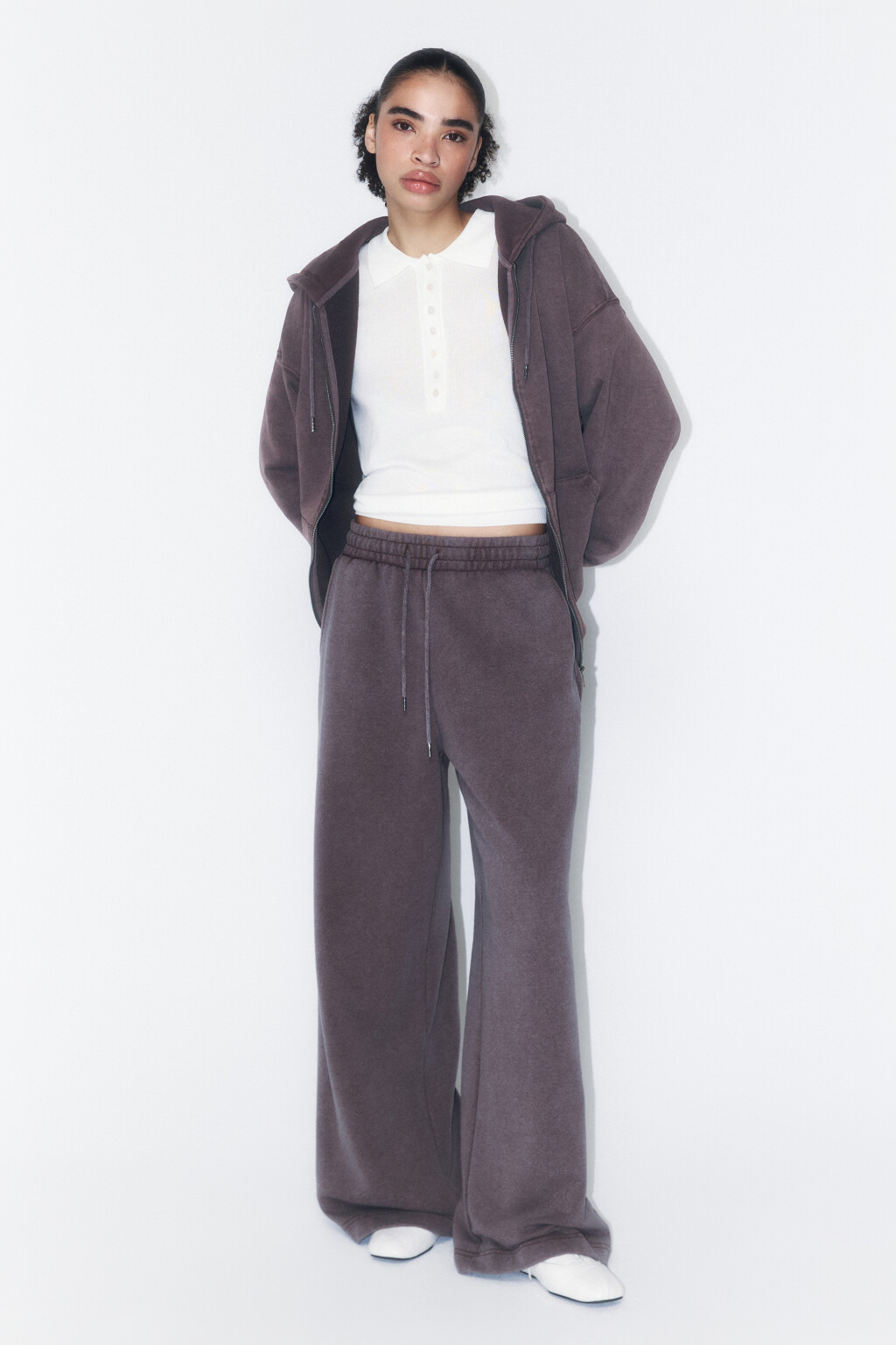 Брюки широкие трикотажные из футера - цвет коричневый - 4