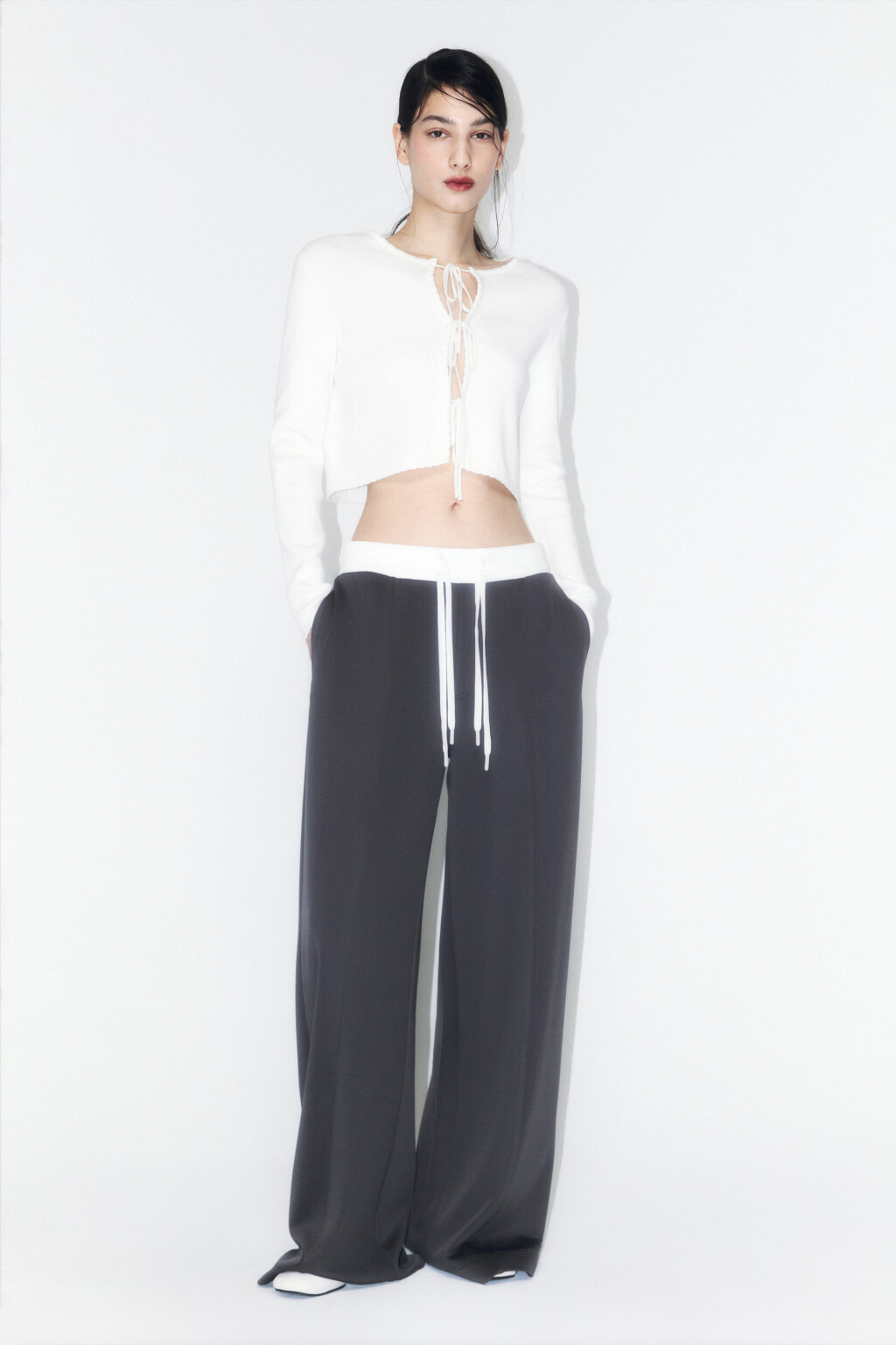 Брюки широкие трикотажные с контрастным поясом - цвет серый - 5