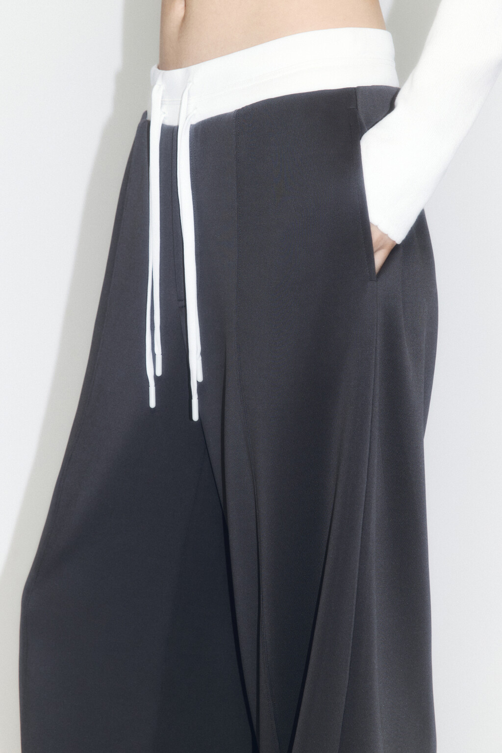 Брюки широкие трикотажные с контрастным поясом - цвет серый - 7