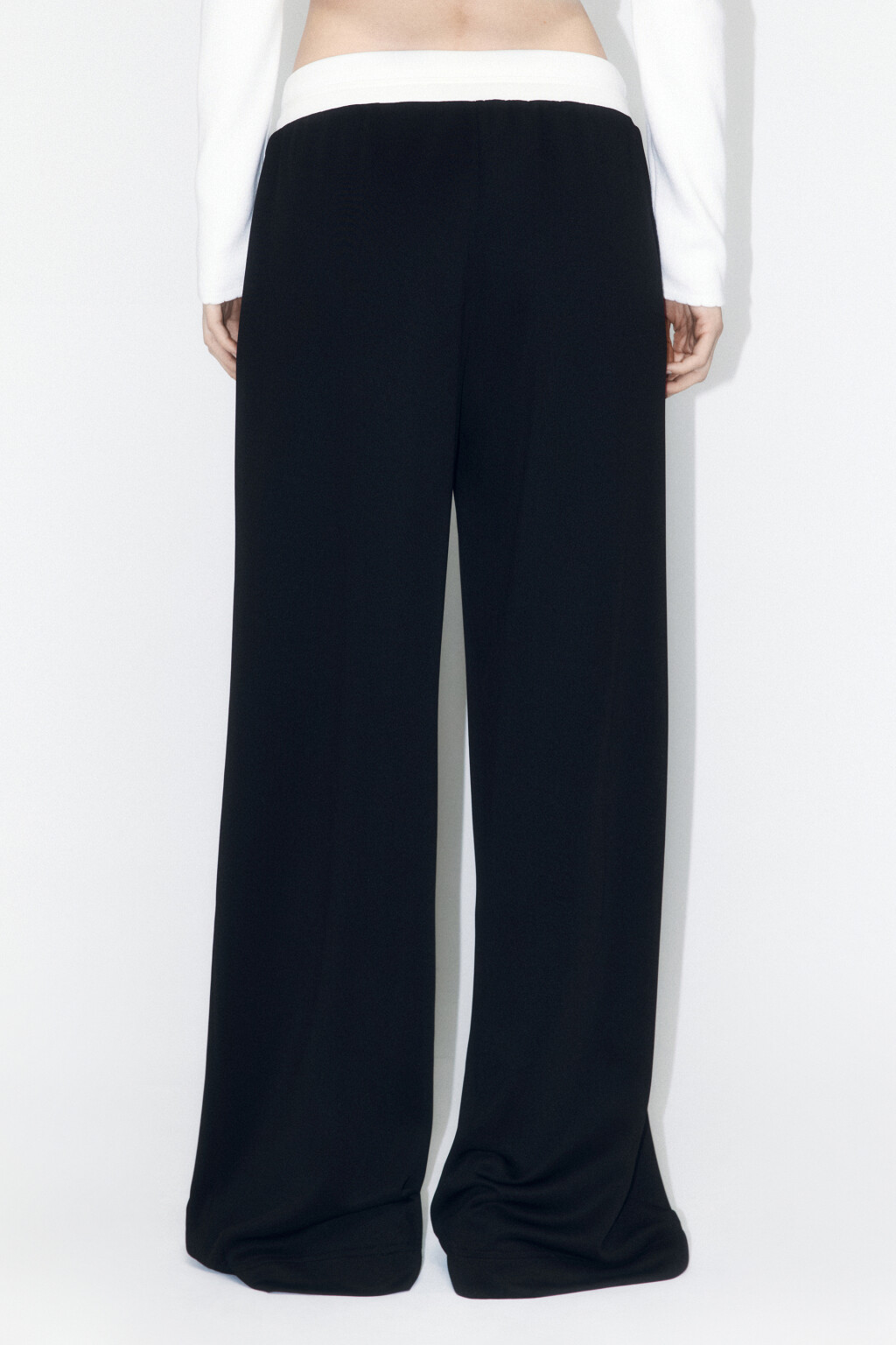 Брюки широкие трикотажные с контрастным поясом - цвет черный - 3