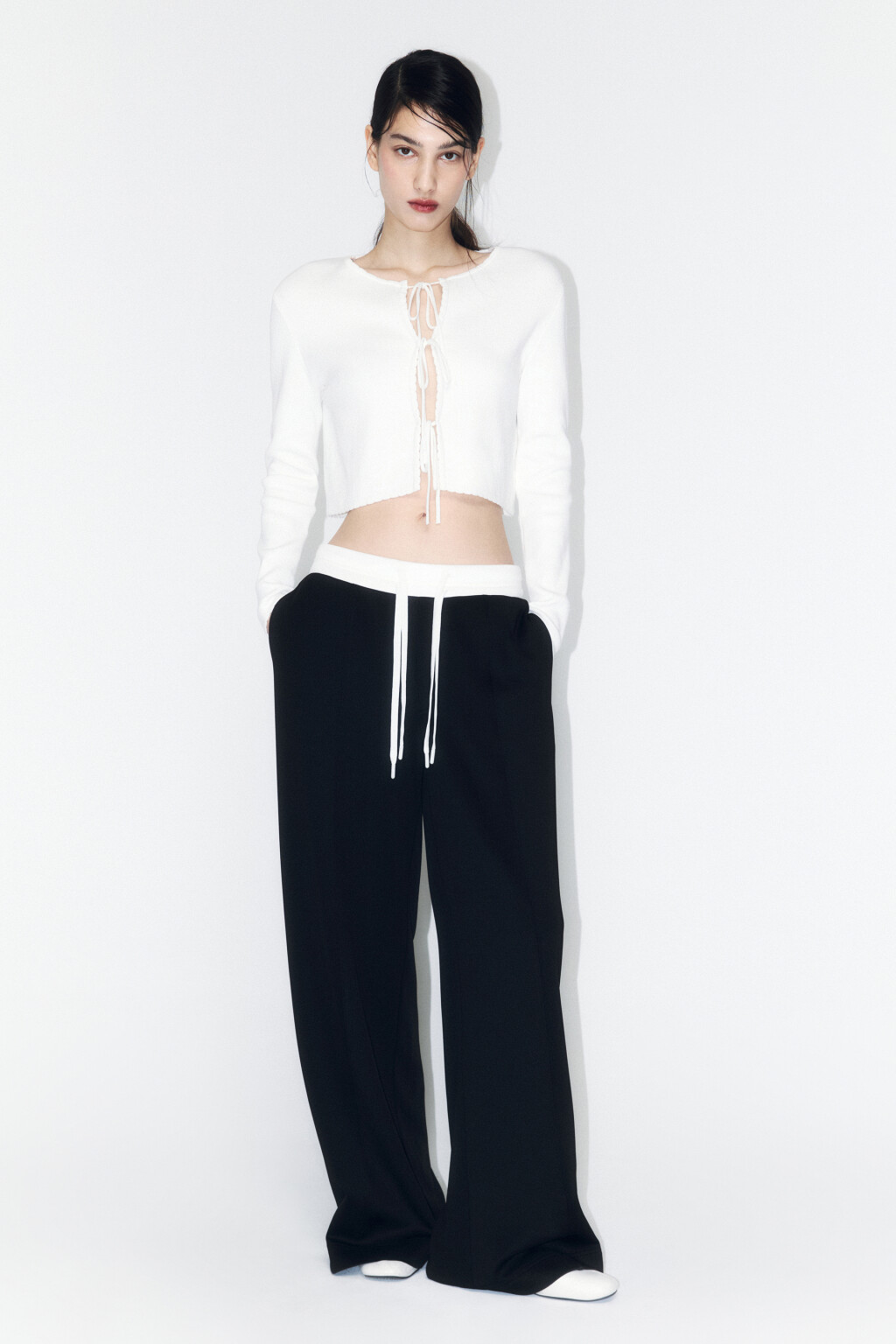 Брюки широкие трикотажные с контрастным поясом - цвет черный - 4