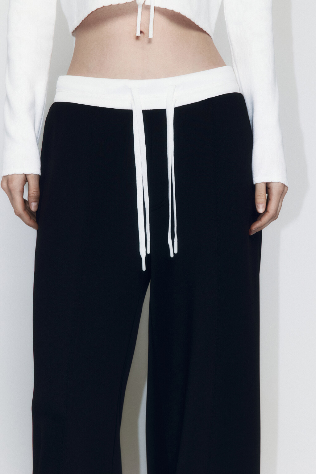 Брюки широкие трикотажные с контрастным поясом - цвет черный - 5