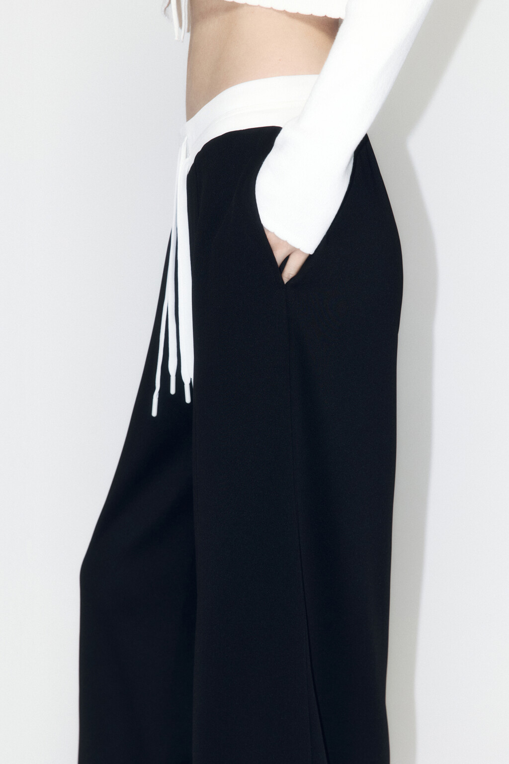 Брюки широкие трикотажные с контрастным поясом - цвет черный - 6