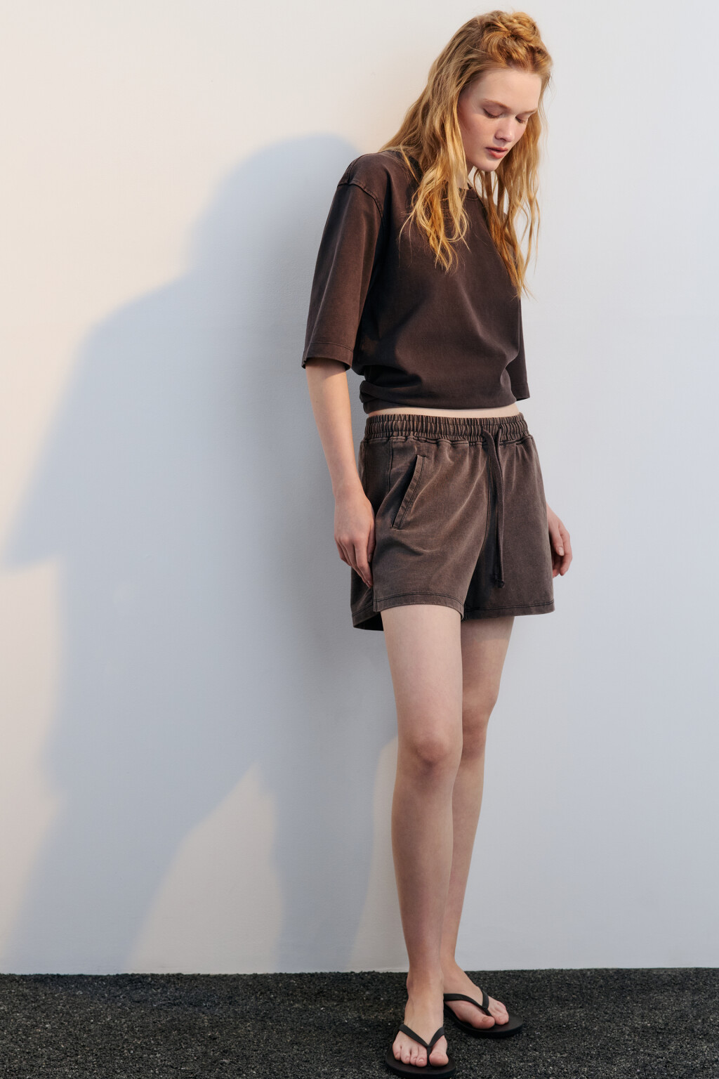 Шорты трикотажные с вареным эффектом - цвет коричневый - 1