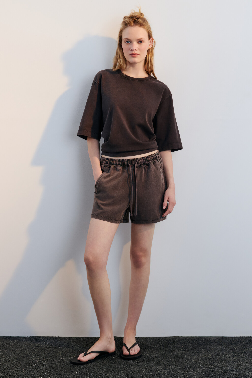 Шорты трикотажные с вареным эффектом - цвет коричневый - 4