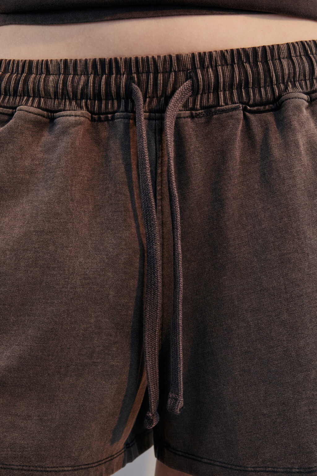 Шорты трикотажные с вареным эффектом - цвет коричневый - 5