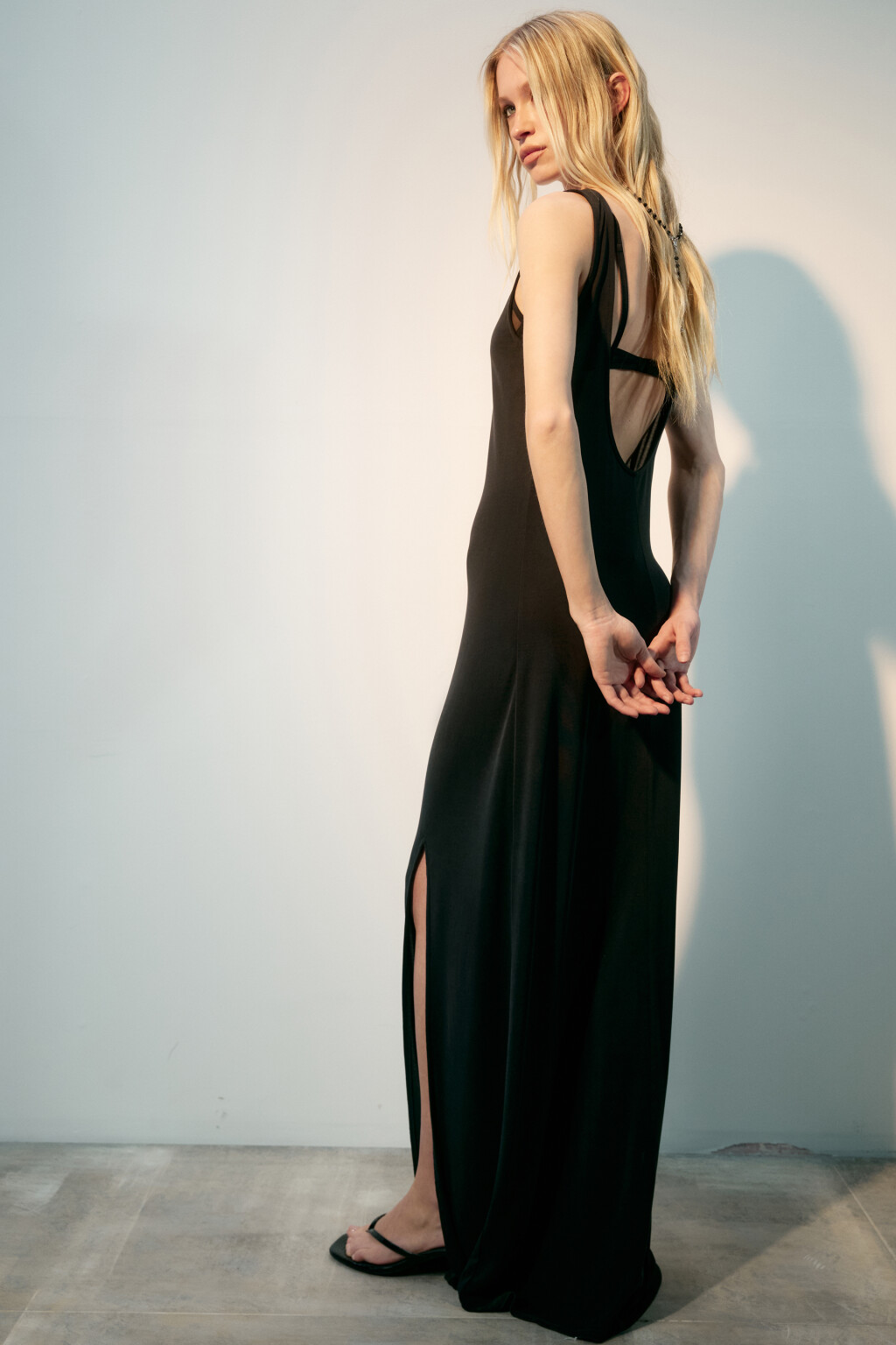 Платье-майка макси из тонкого трикотажа - цвет черный - 1