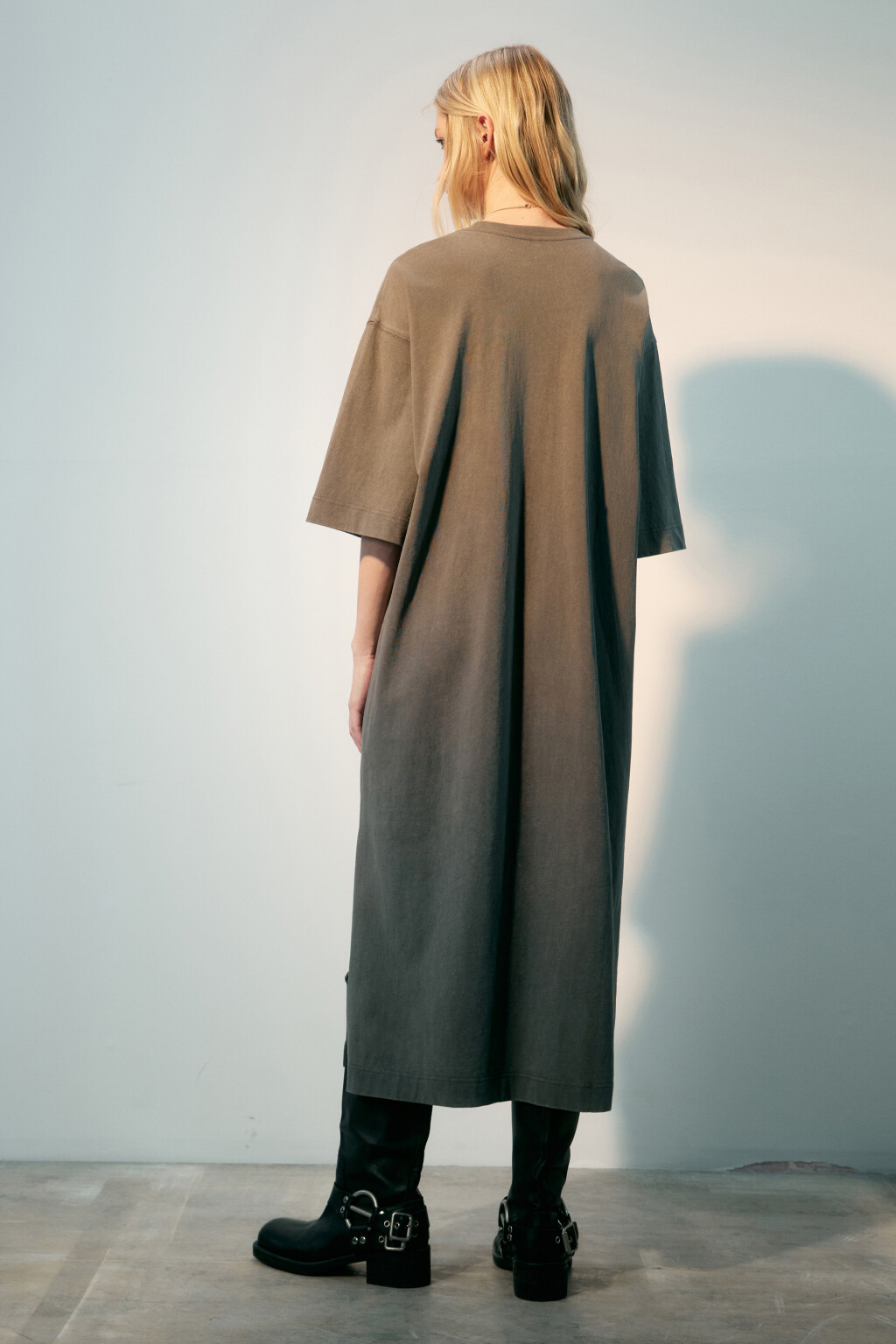 Платье-футболка oversize с вареным эффектом - цвет серый - 3