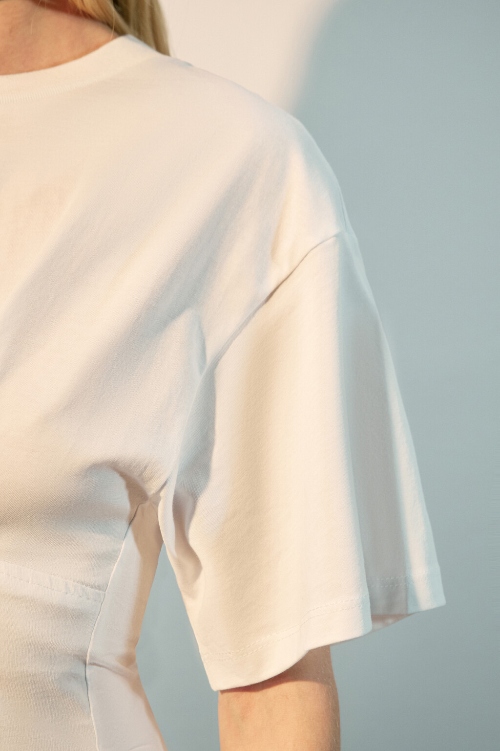 Футболка приталенная с корсетом на крючках - цвет белый - 6