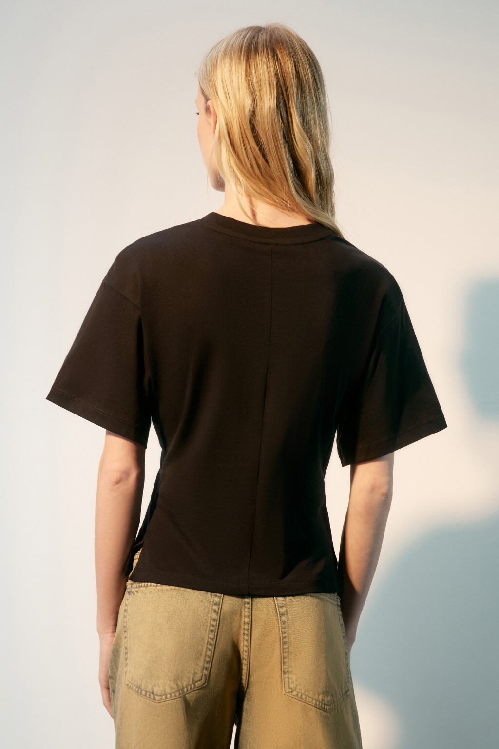 Футболка приталенная с корсетом на крючках - цвет черный - 3