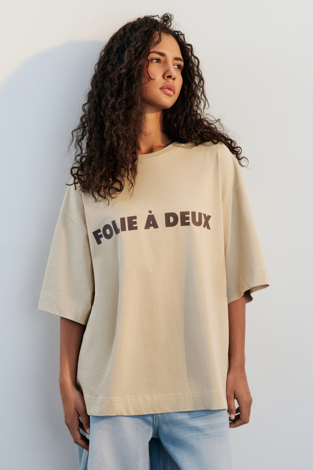 Футболка oversize хлопковая с надписью - цвет бежевый - 2