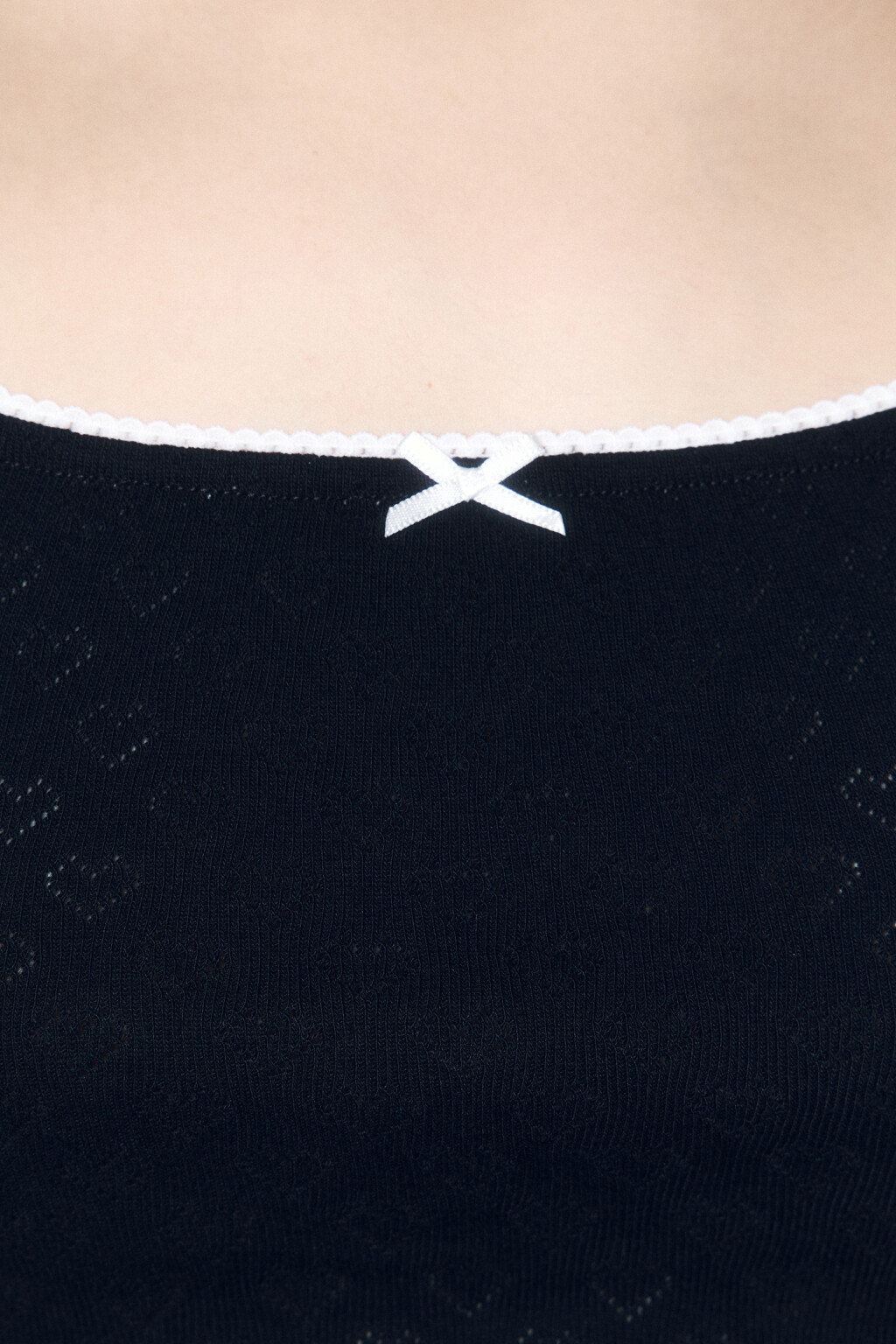 Футболка-топ ажурная с бантиком и кружевом - цвет черный - 5