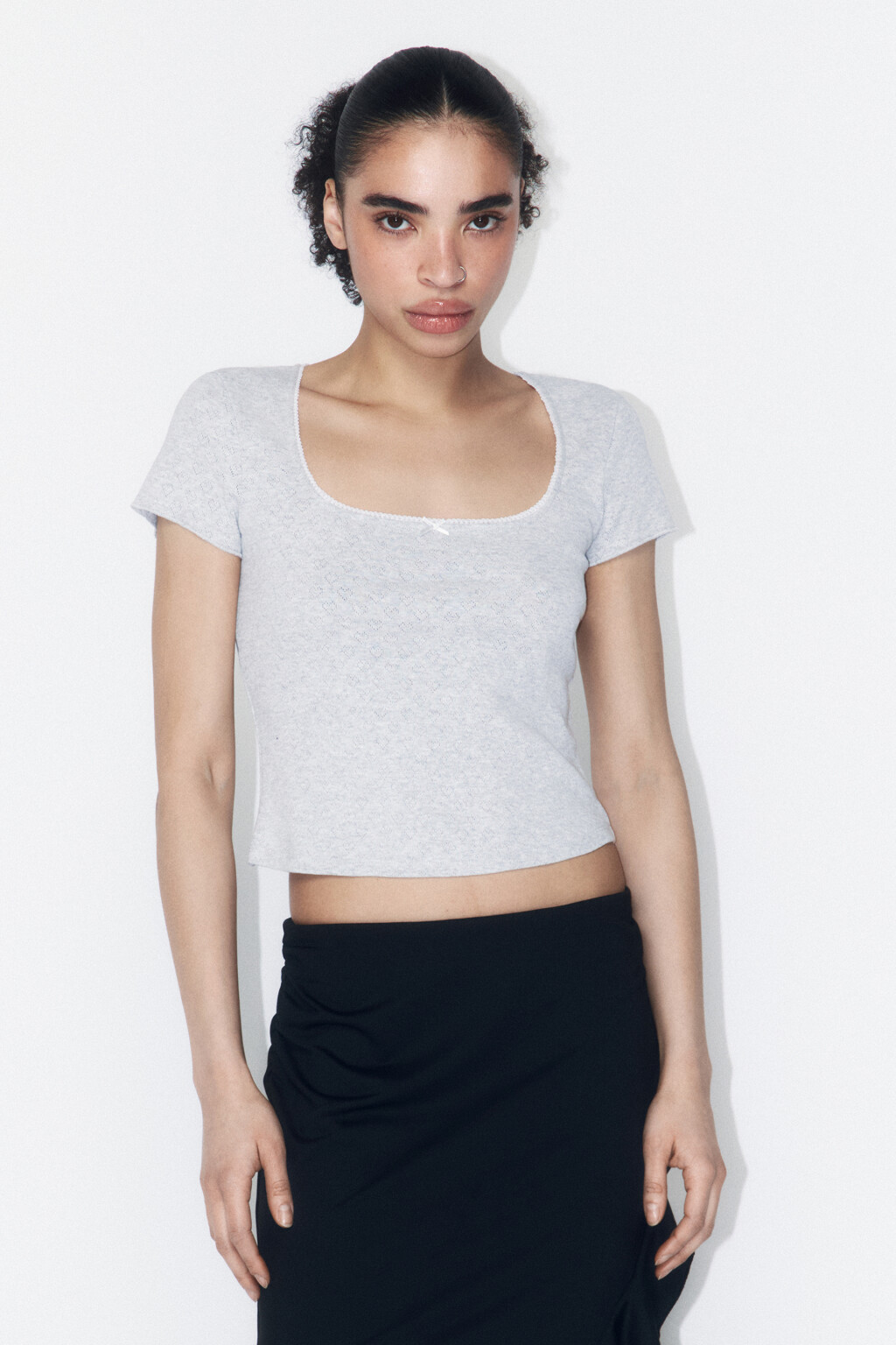 Футболка-топ ажурная с бантиком и кружевом - цвет серый - 2