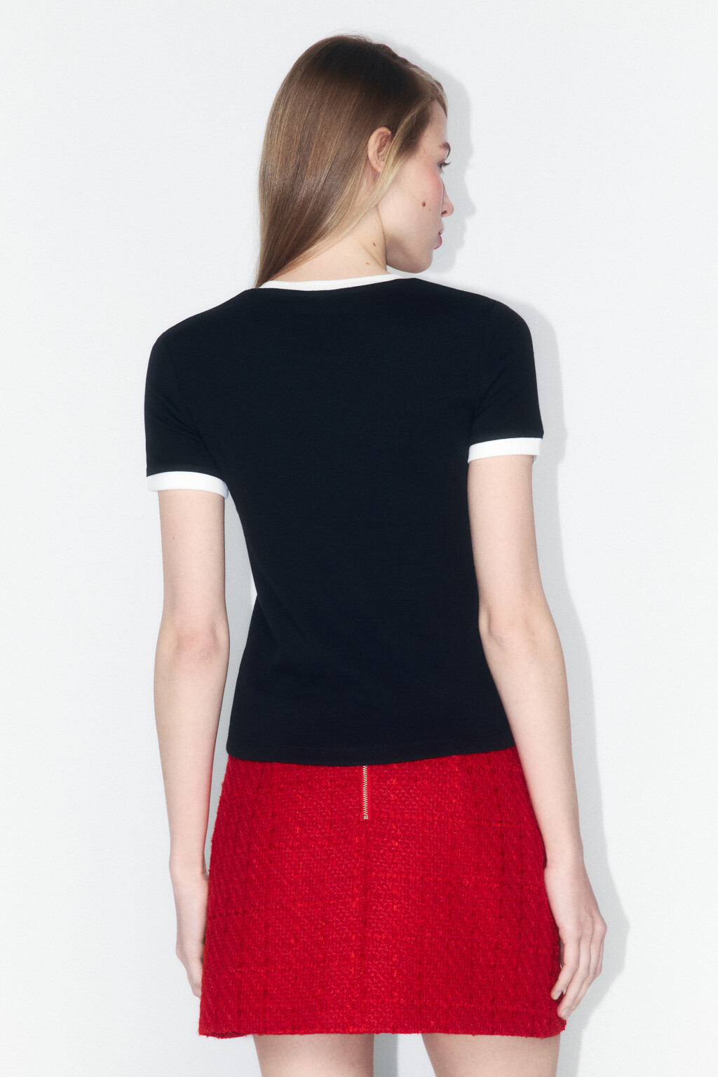 Футболка полуприлегающая с надписью - цвет черный - 3