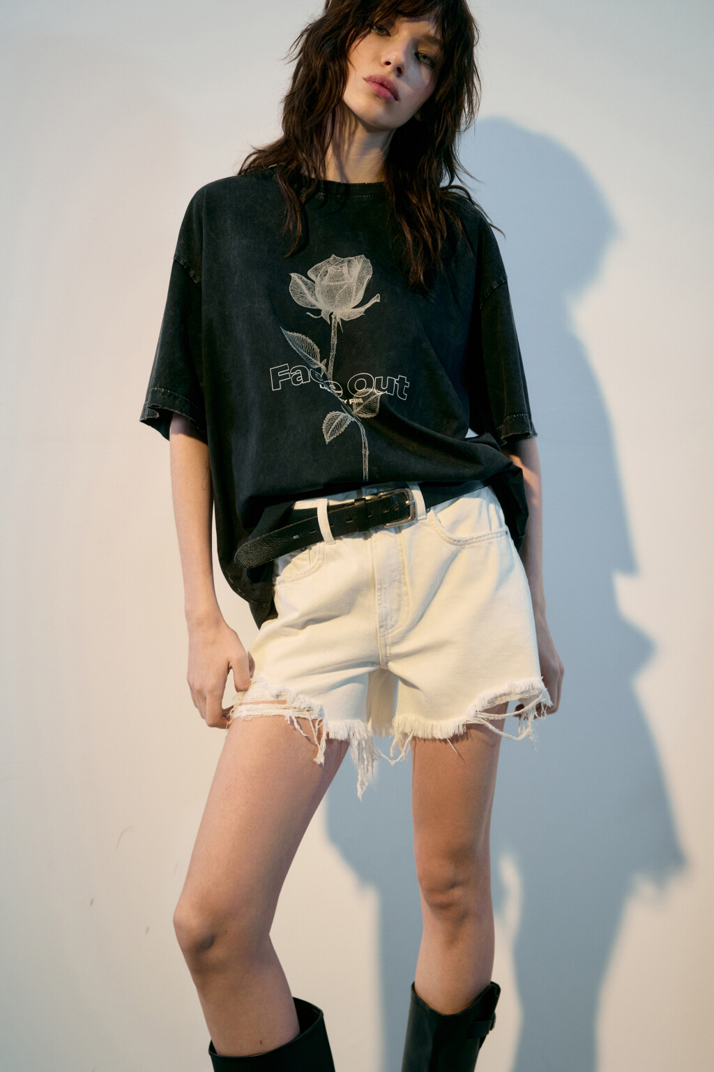 Футболка oversize с вареным эффектом и принтом - цвет черный - 1