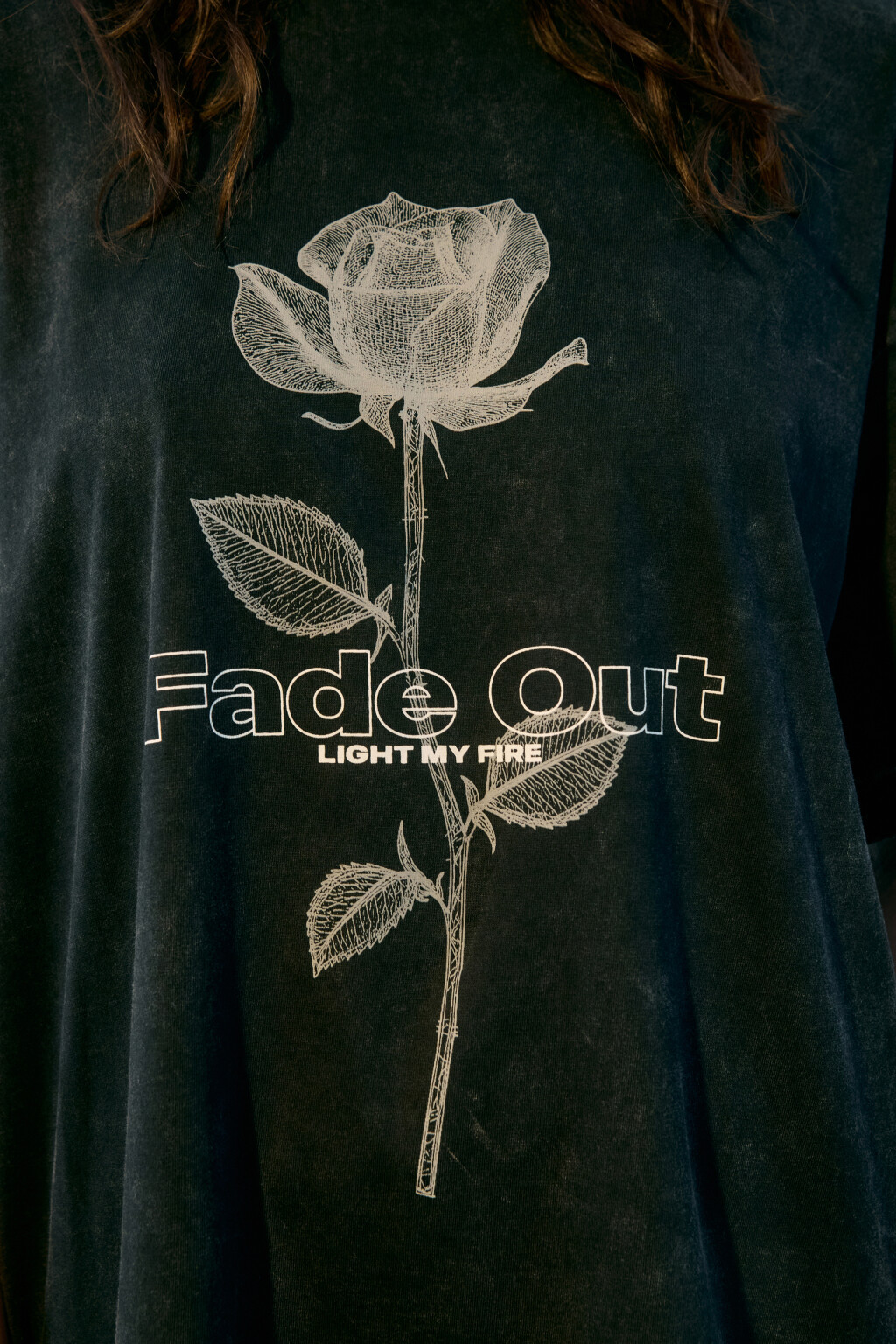 Футболка oversize с вареным эффектом и принтом - цвет черный - 6