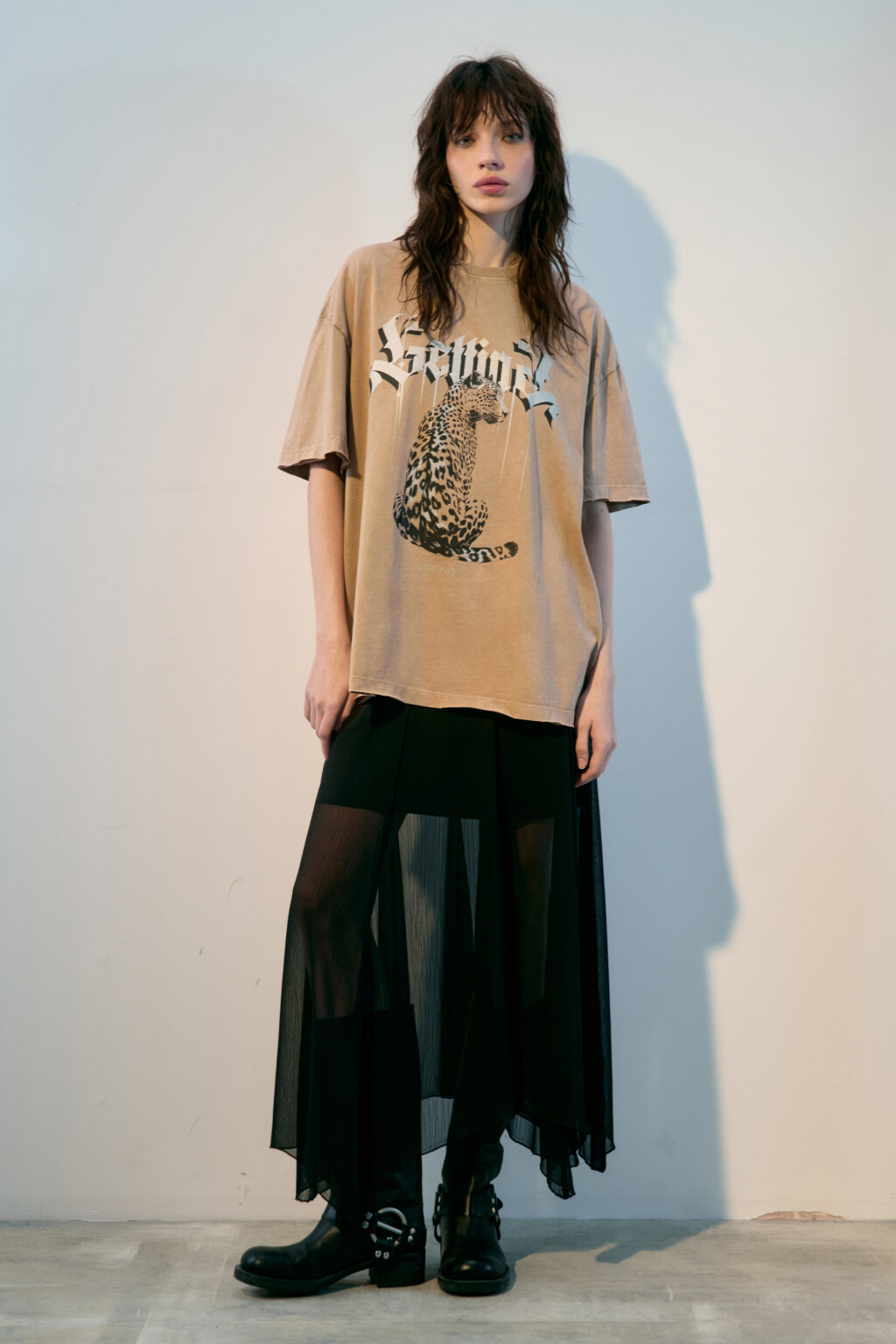 Футболка оверсайз с вареным эффектом и принтом - цвет бежевый - 4