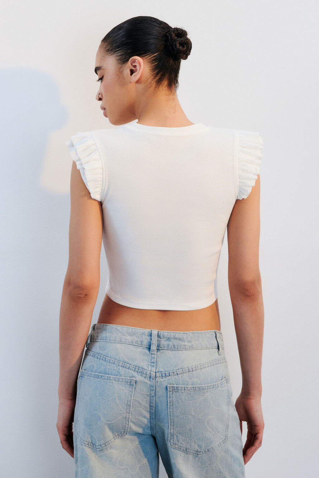 Топ в рубчик с рукавами-крылышками - цвет белый - 3