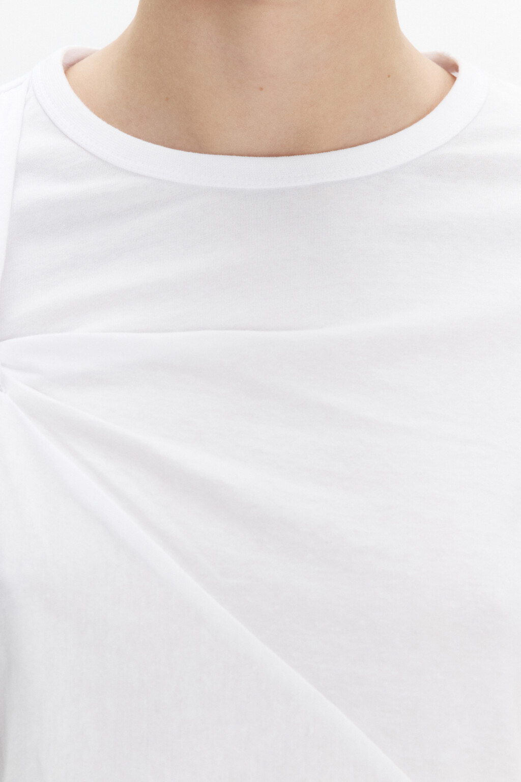 Футболка-топ приталенная с драпировками - цвет белый - 5