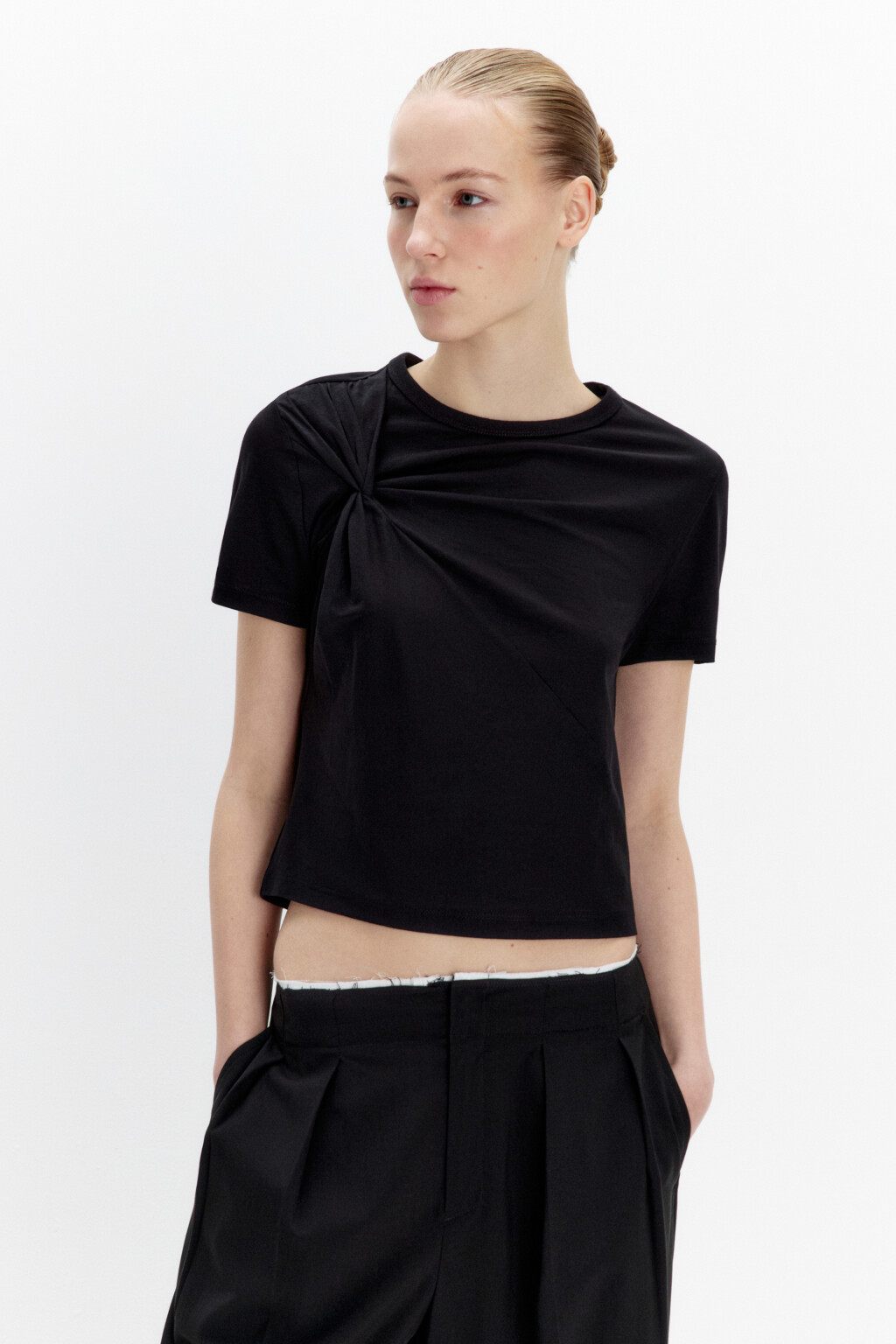 Футболка-топ приталенная с драпировками - цвет черный - 2