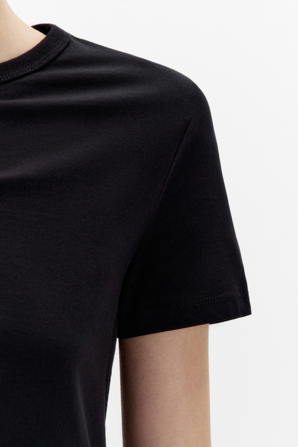 Футболка-топ приталенная с драпировками - цвет черный - 6