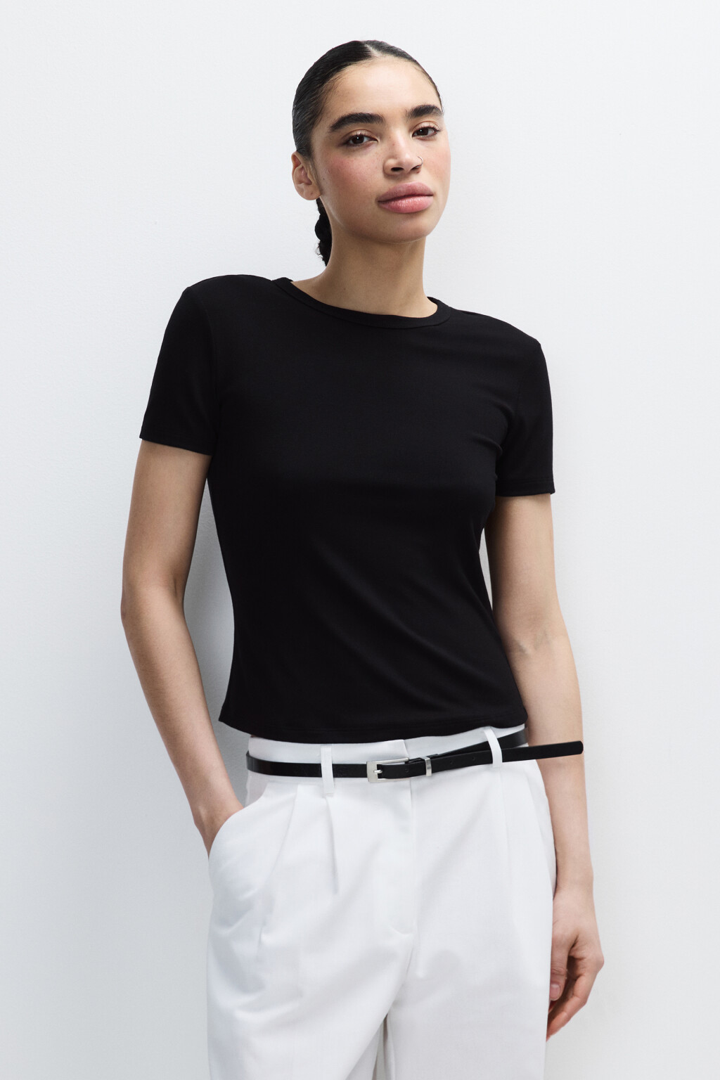 Футболка приталенная из вискозы - цвет черный - 2