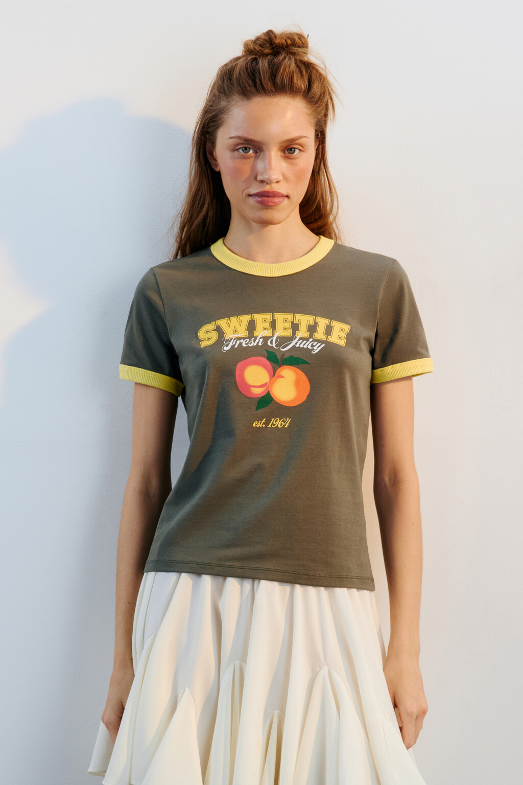 Футболка с контрастной отделкой и принтом - цвет зеленый - 2