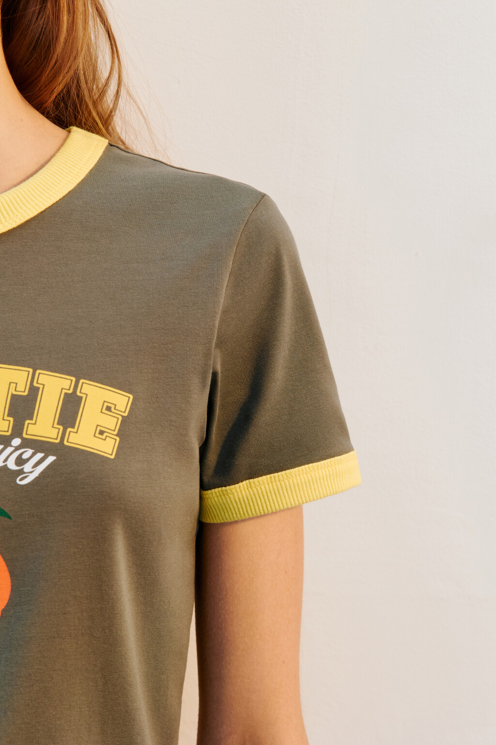 Футболка с контрастной отделкой и принтом - цвет зеленый - 6