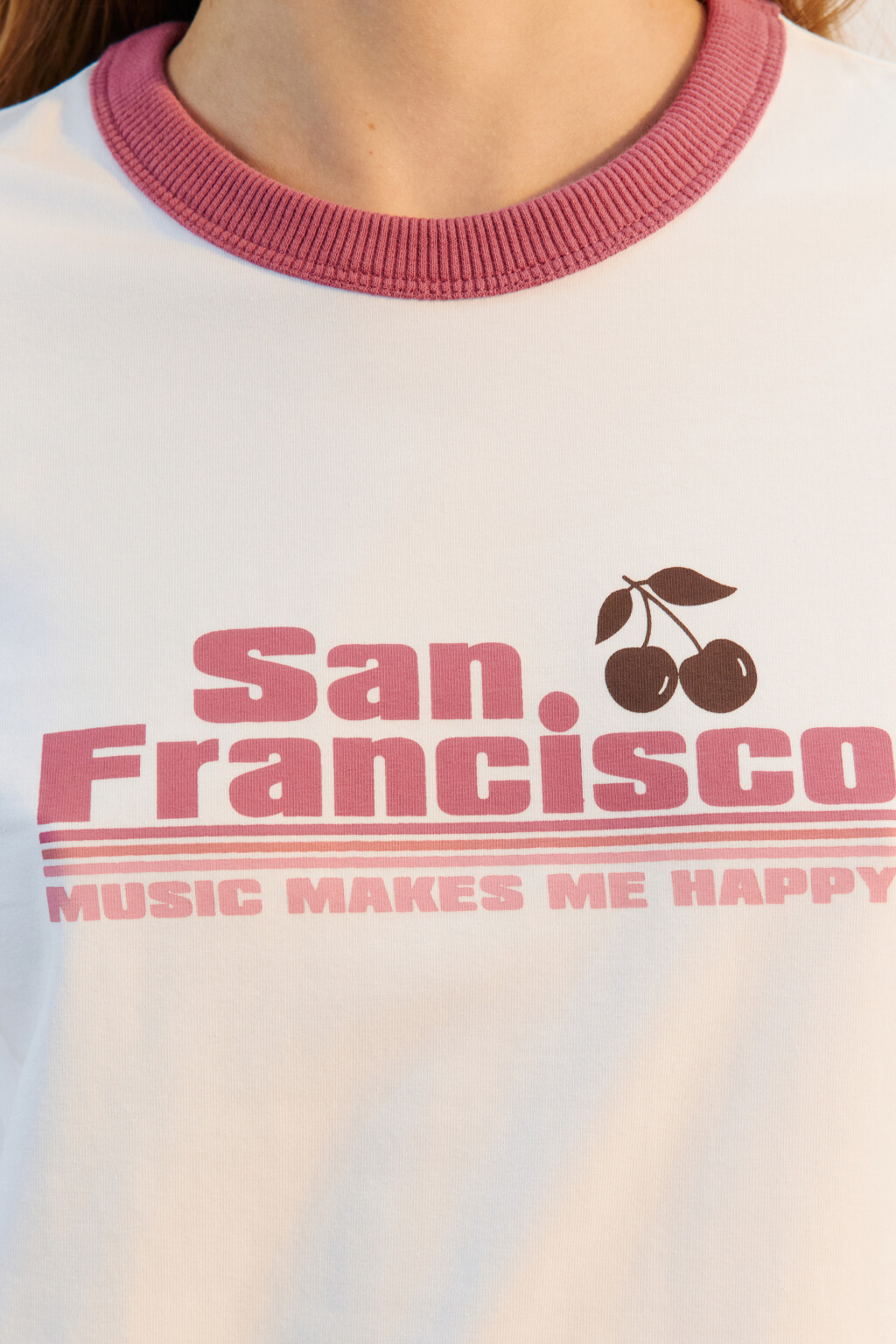 Футболка с контрастной отделкой и принтом - цвет белый - 5