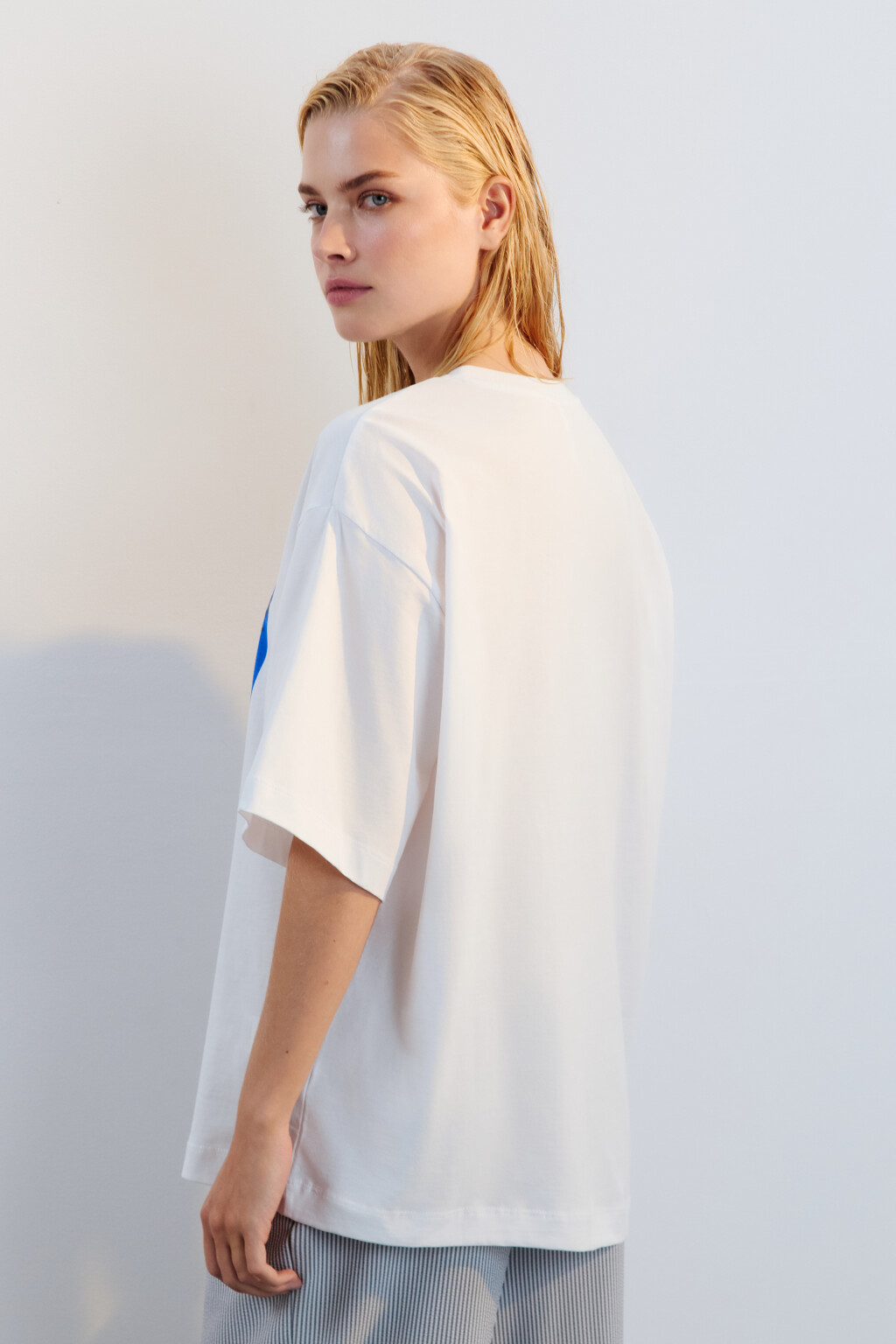 Футболка хлопковая с принтом - цвет мультиколор - 3