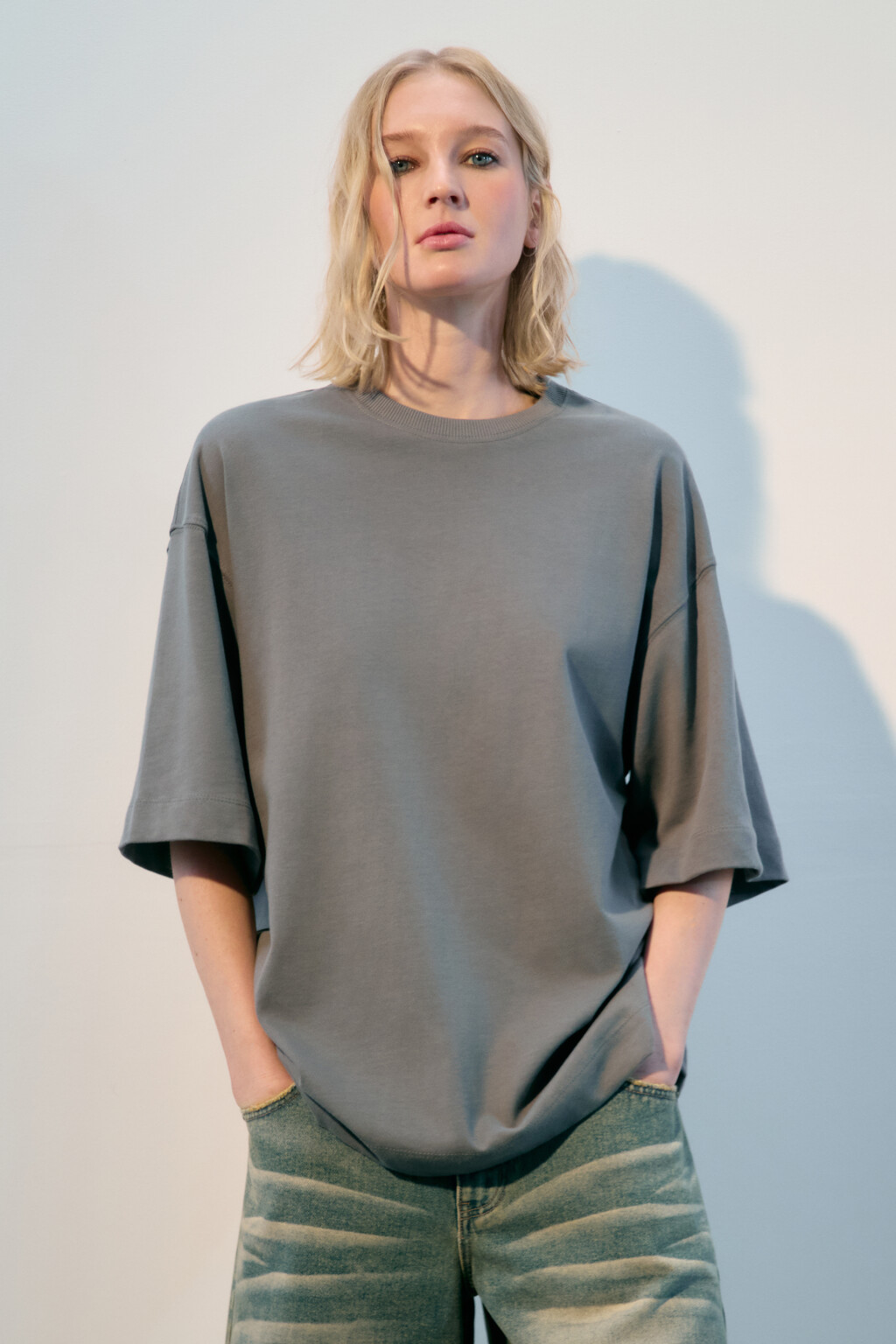 Футболка oversize из плотного хлопка - цвет серый - 2