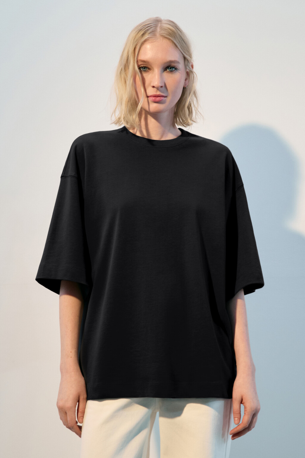 Футболка oversize из плотного хлопка - цвет черный - 2