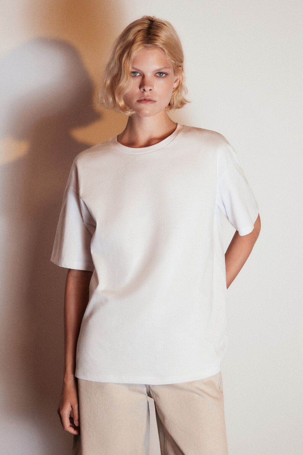 Футболка из плотного хлопкового трикотажа - цвет белый - 2