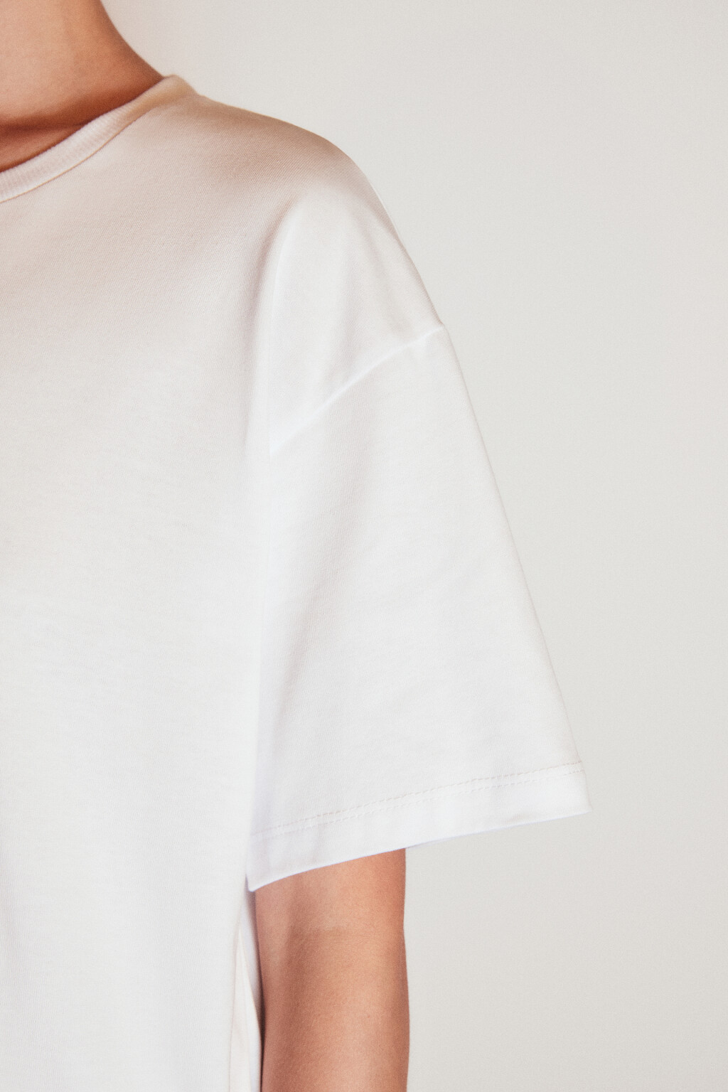 Футболка из плотного хлопкового трикотажа - цвет белый - 6