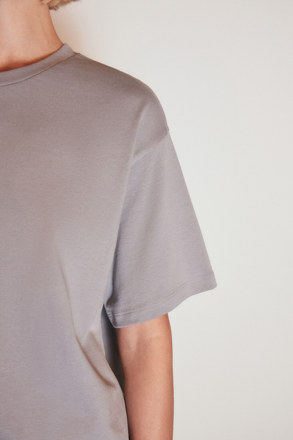 Футболка из плотного хлопкового трикотажа - цвет серый - 6