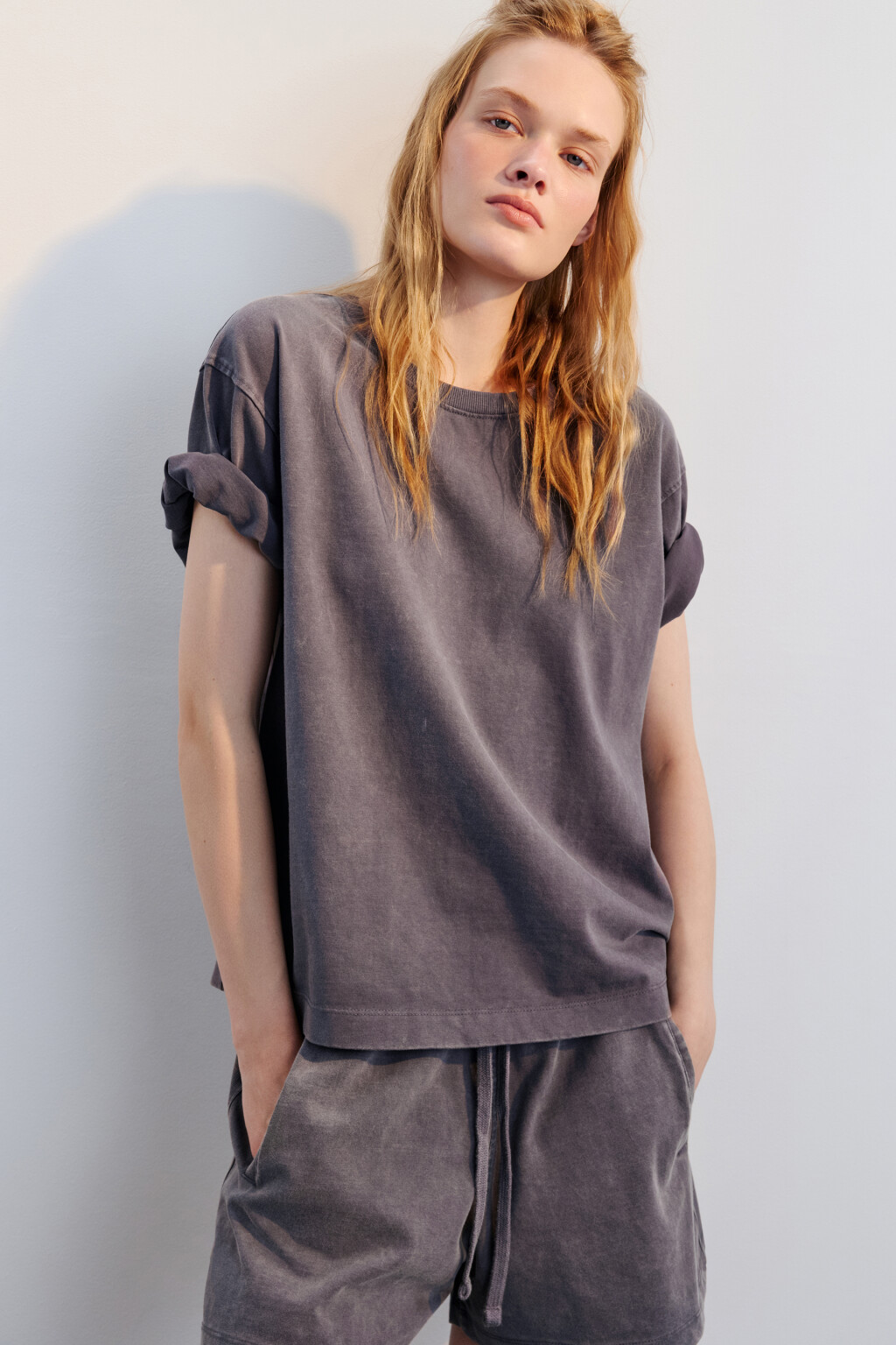 Футболка трикотажная с вареным эффектом - цвет серый - 1