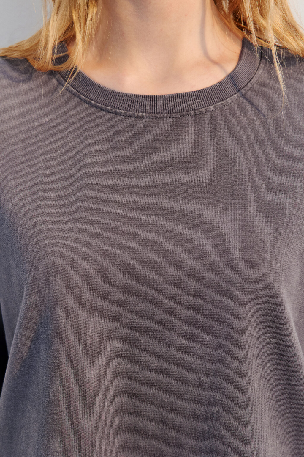 Футболка трикотажная с вареным эффектом - цвет серый - 5