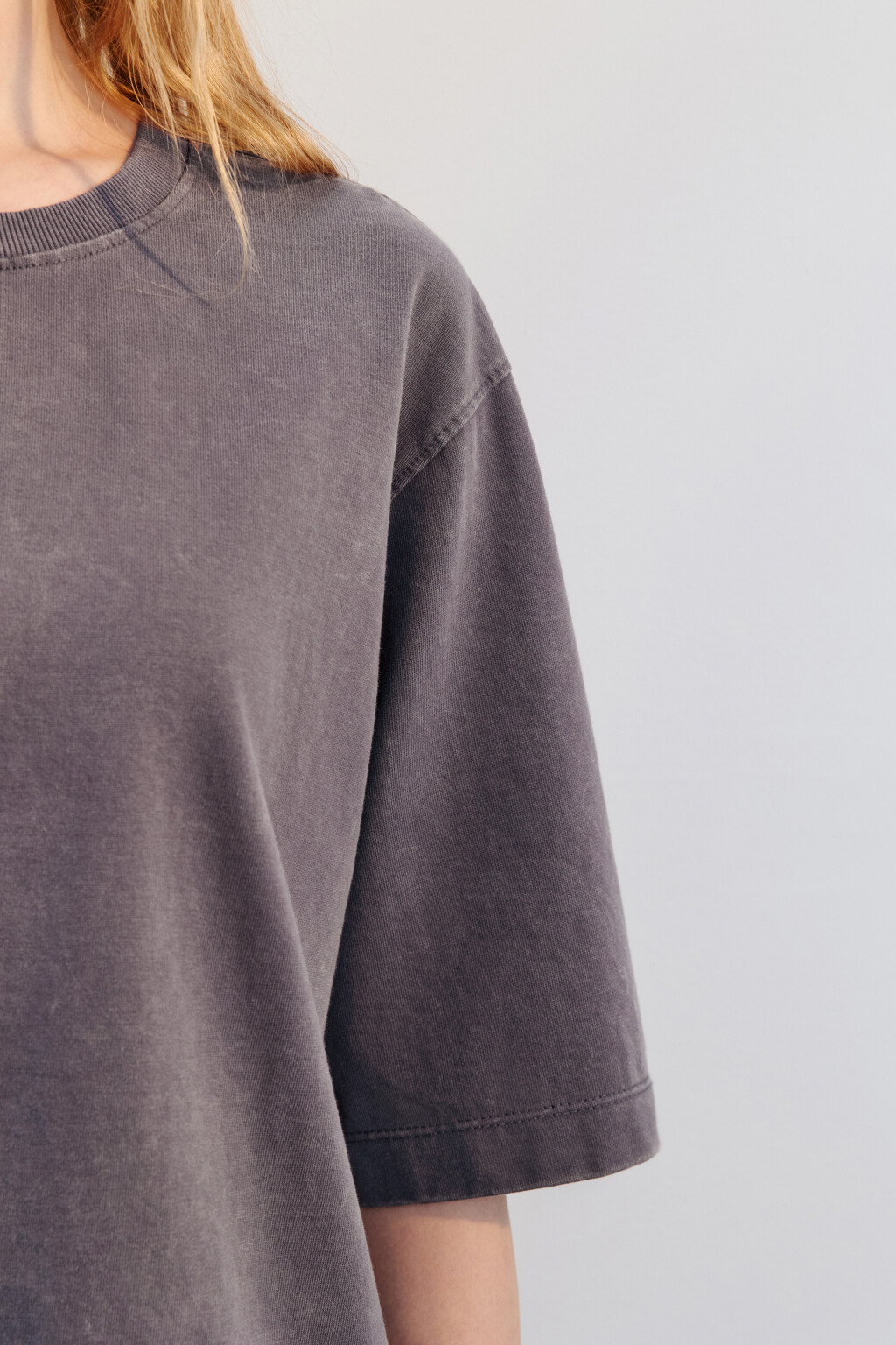 Футболка трикотажная с вареным эффектом - цвет серый - 6