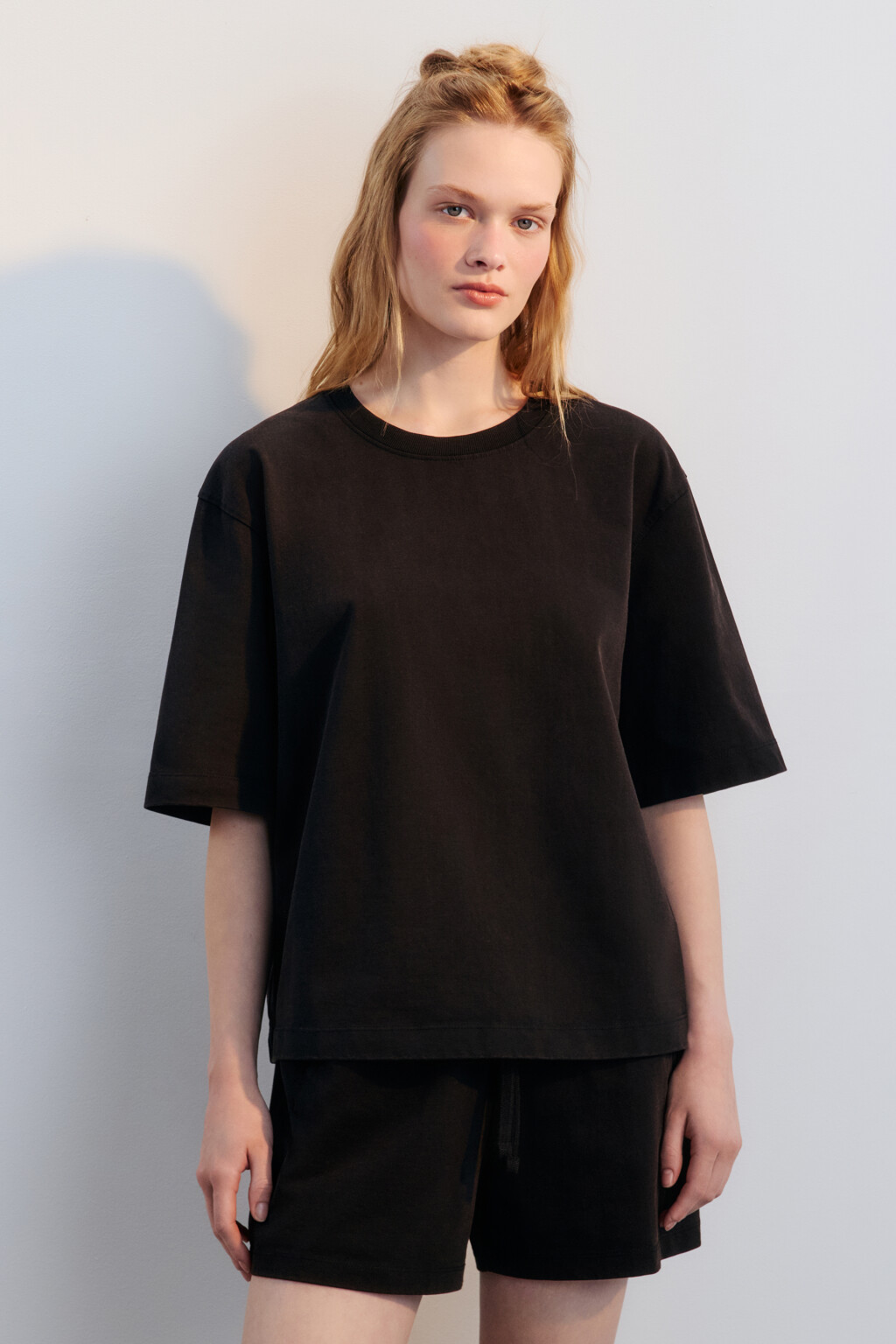 Футболка трикотажная с вареным эффектом - цвет серый - 2