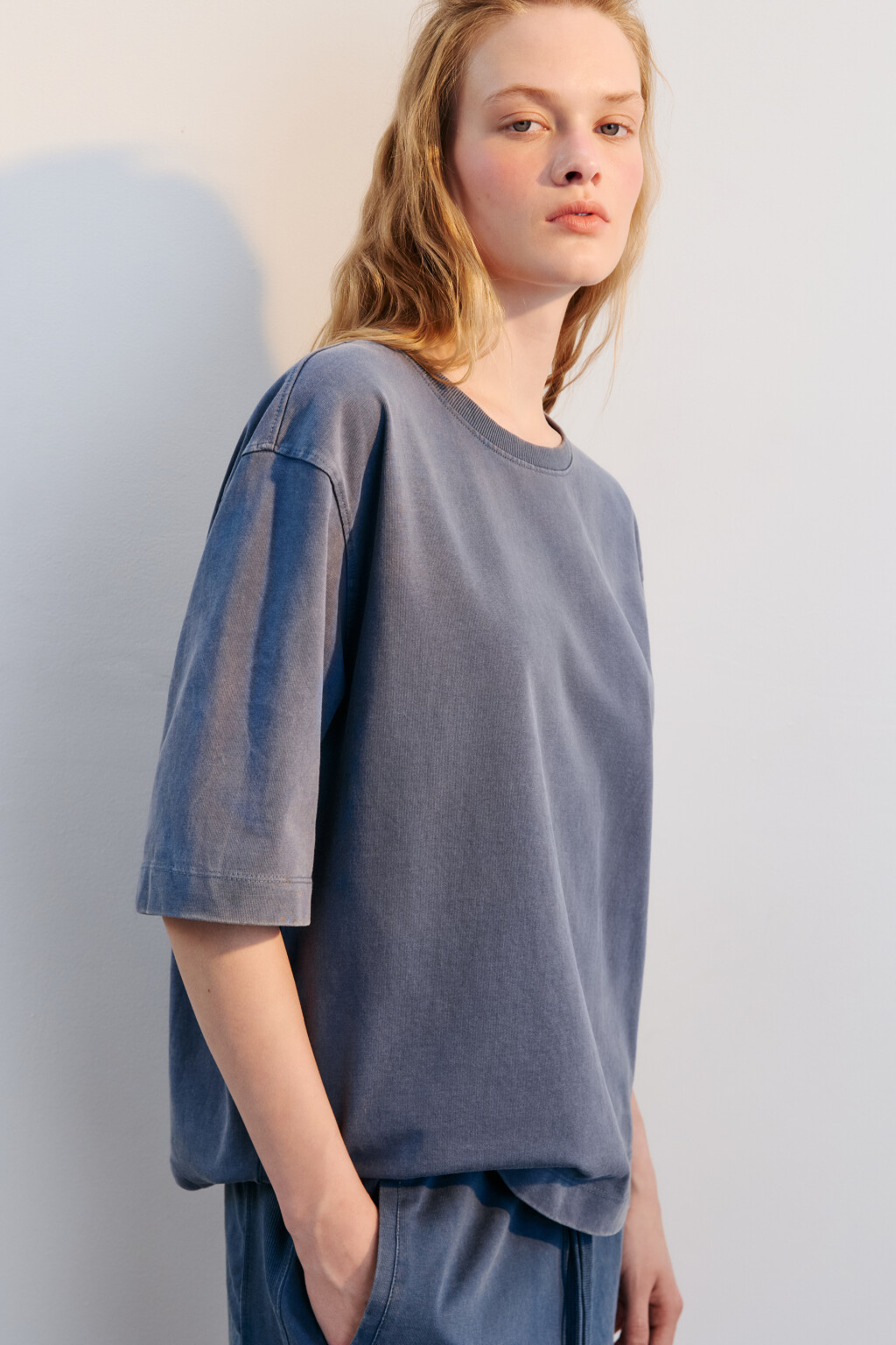 Футболка трикотажная с вареным эффектом - цвет синий - 1