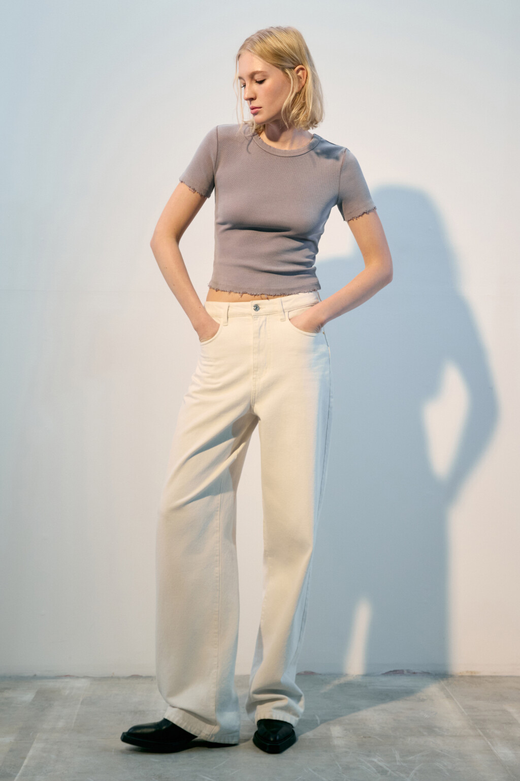 Футболка-топ в рубчик с вареным эффектом - цвет серый - 4