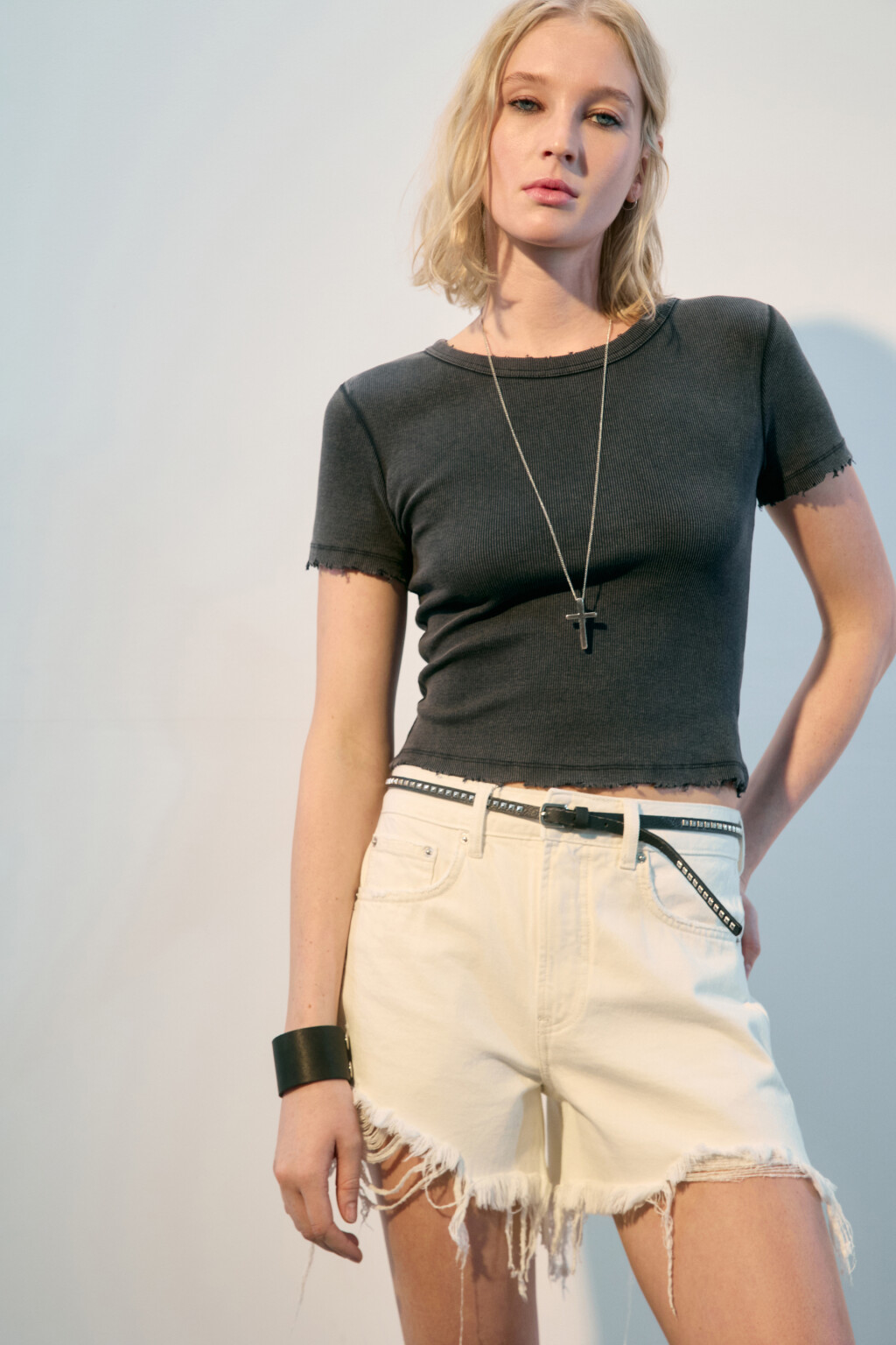 Футболка-топ в рубчик с вареным эффектом - цвет серый - 1