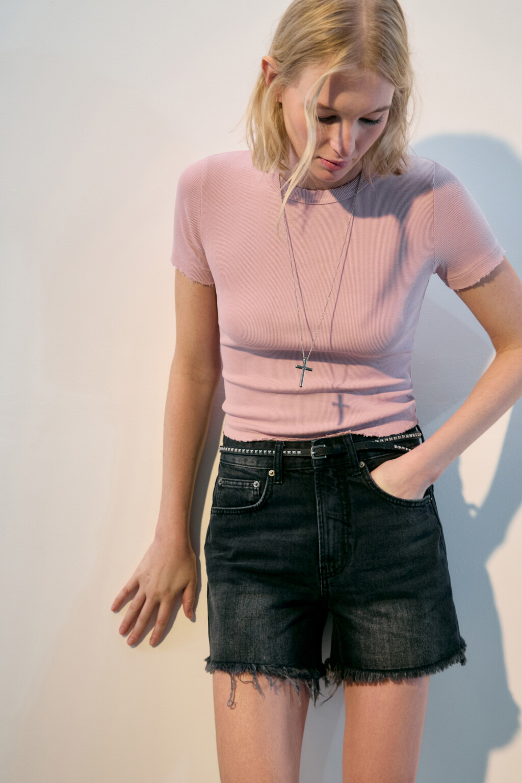 Футболка-топ в рубчик с вареным эффектом - цвет розовый - 1