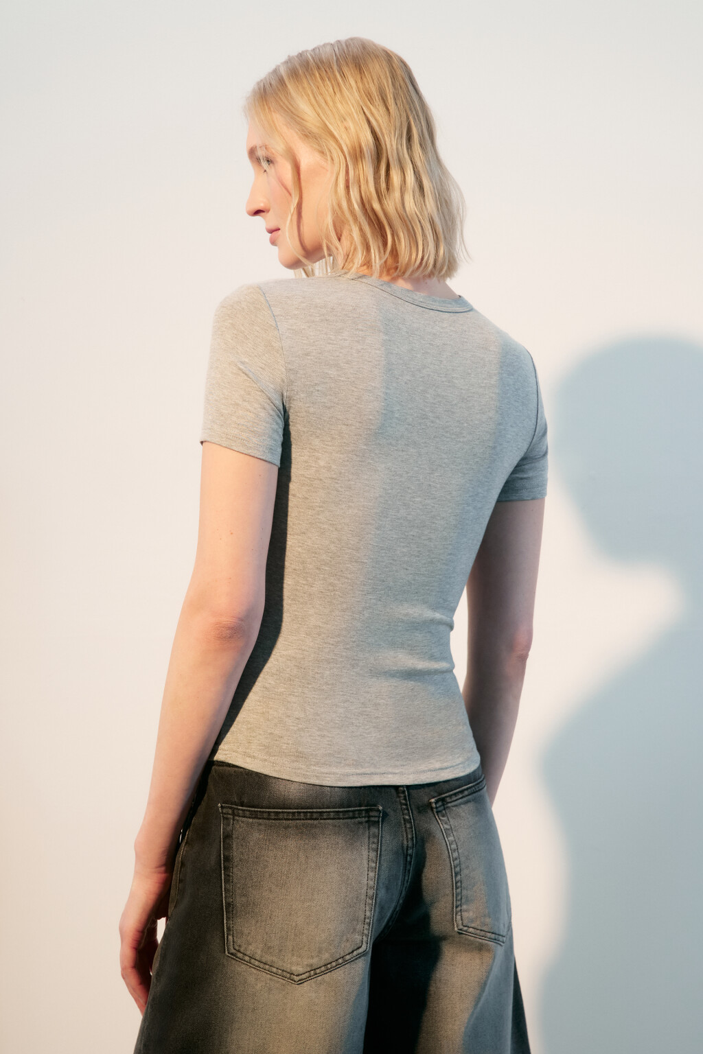 Футболка приталенная из вискозы - цвет серый - 3