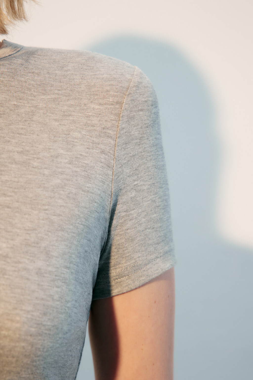 Футболка приталенная из вискозы - цвет серый - 6