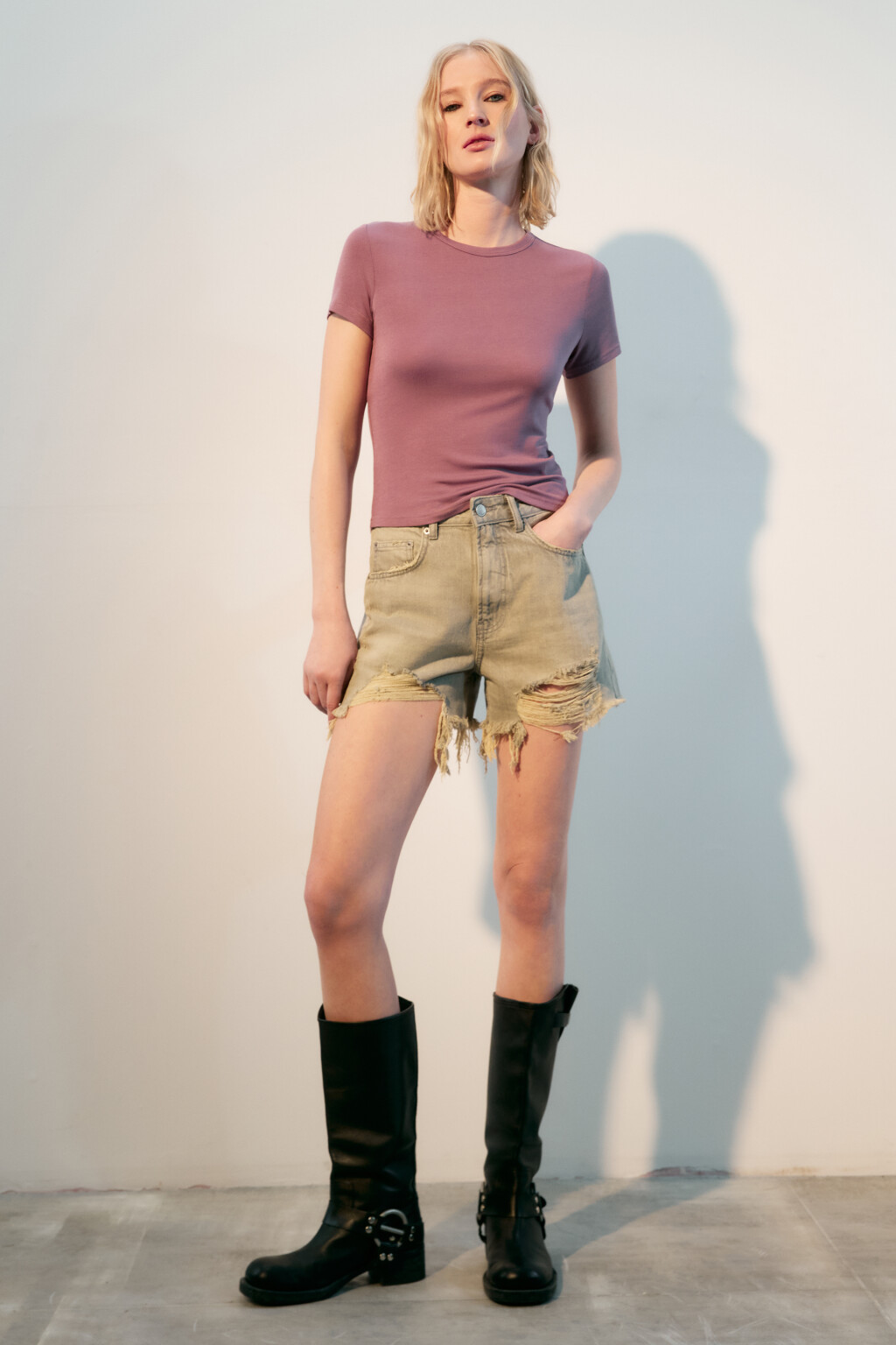 Футболка приталенная из вискозы - цвет розовый - 4